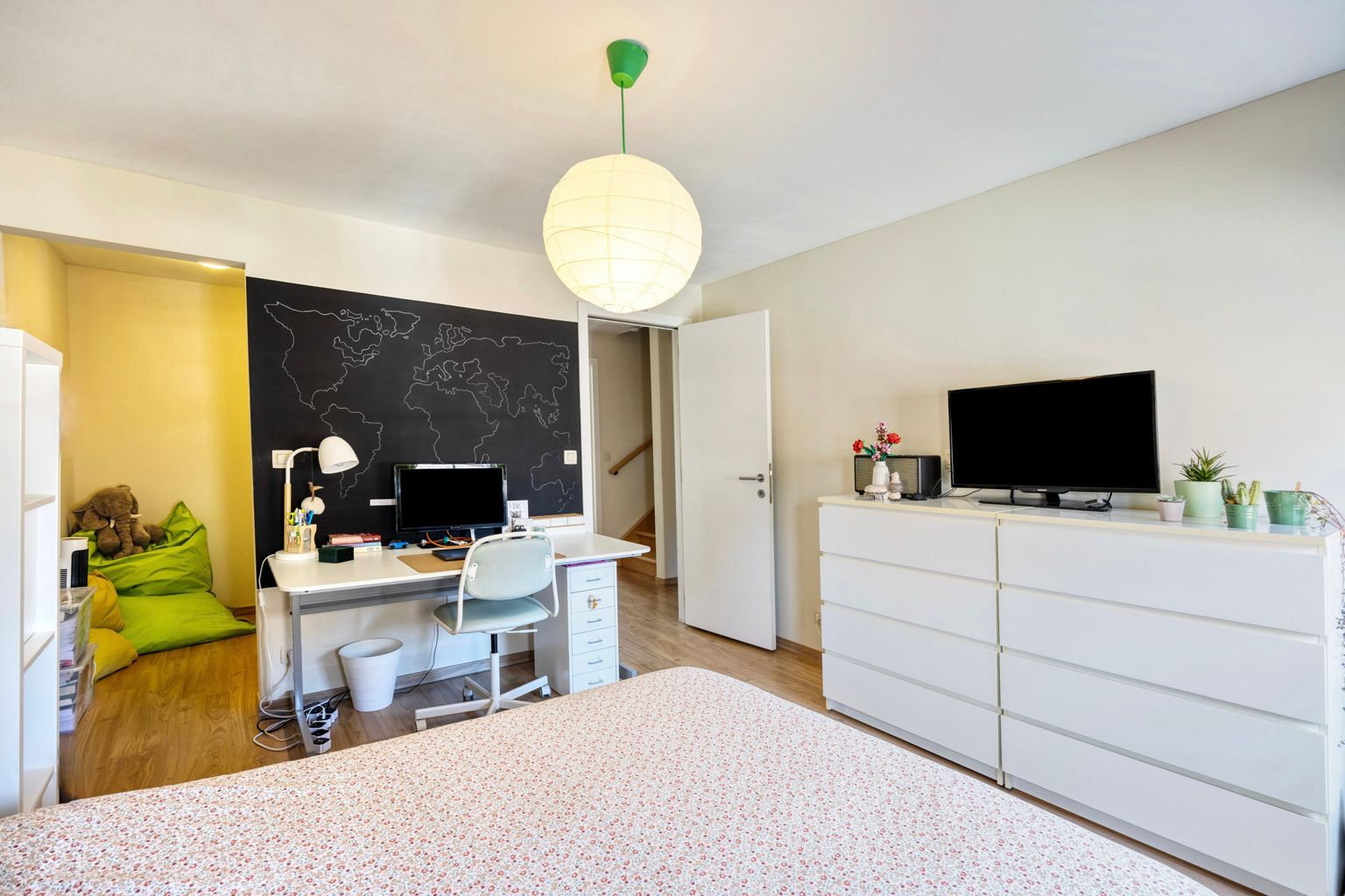  Instapklare recente woning met tuintje en carport foto 16