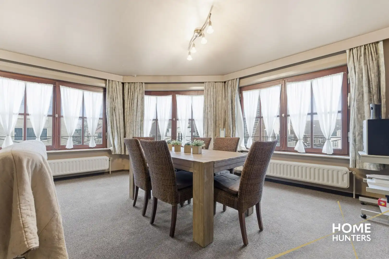 Ruim en lichtrijk te renoveren appartement met 3 slaapkamers op uitstekende locatie te IEper foto 10