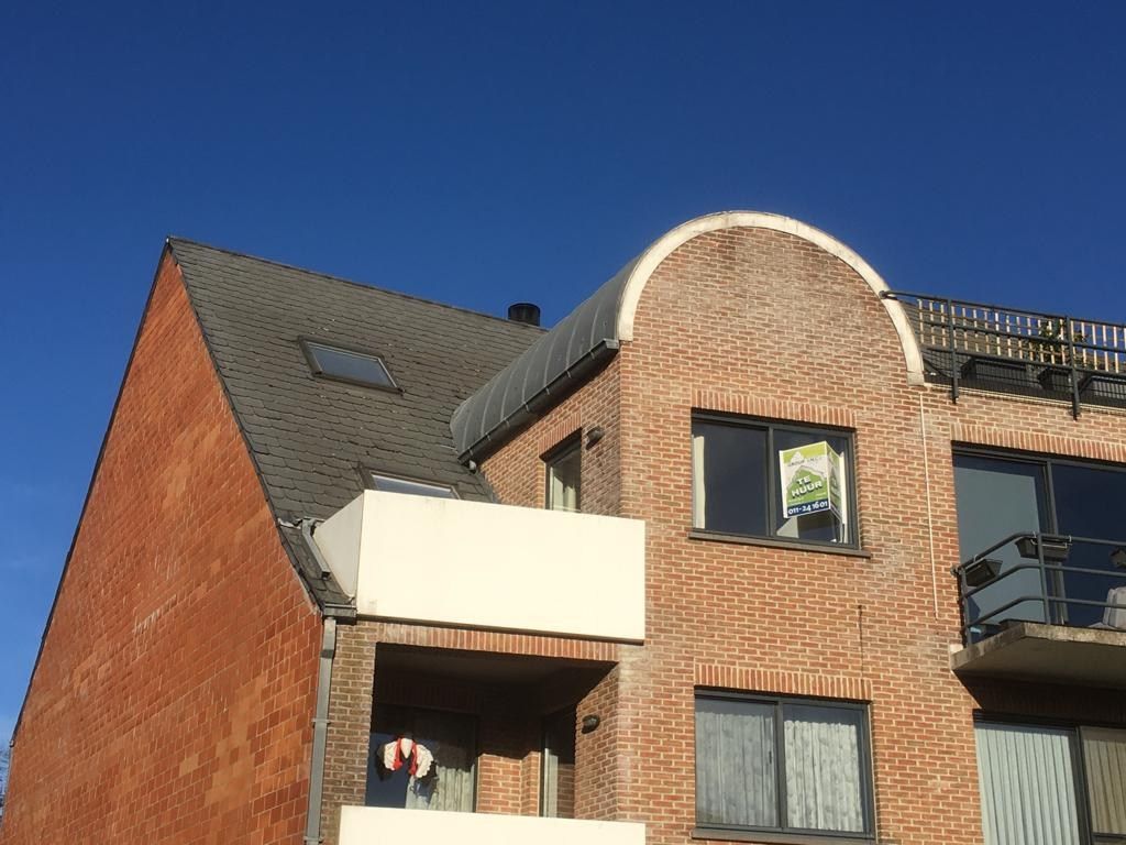 Instapklaar appartement met terras en autostandplaats in hartje Beringen foto {{pictureIndex}}