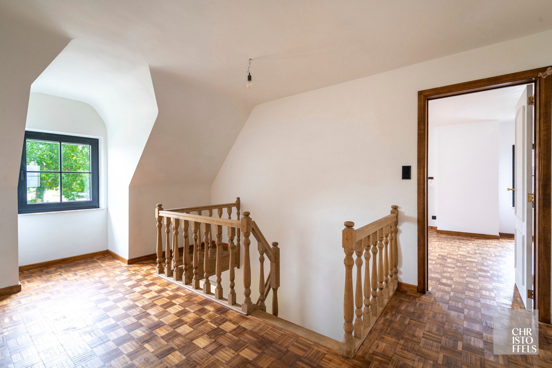 Instapklare, karaktervolle woning met eventuele praktijkruimte (229m²) te Genk!  foto 21