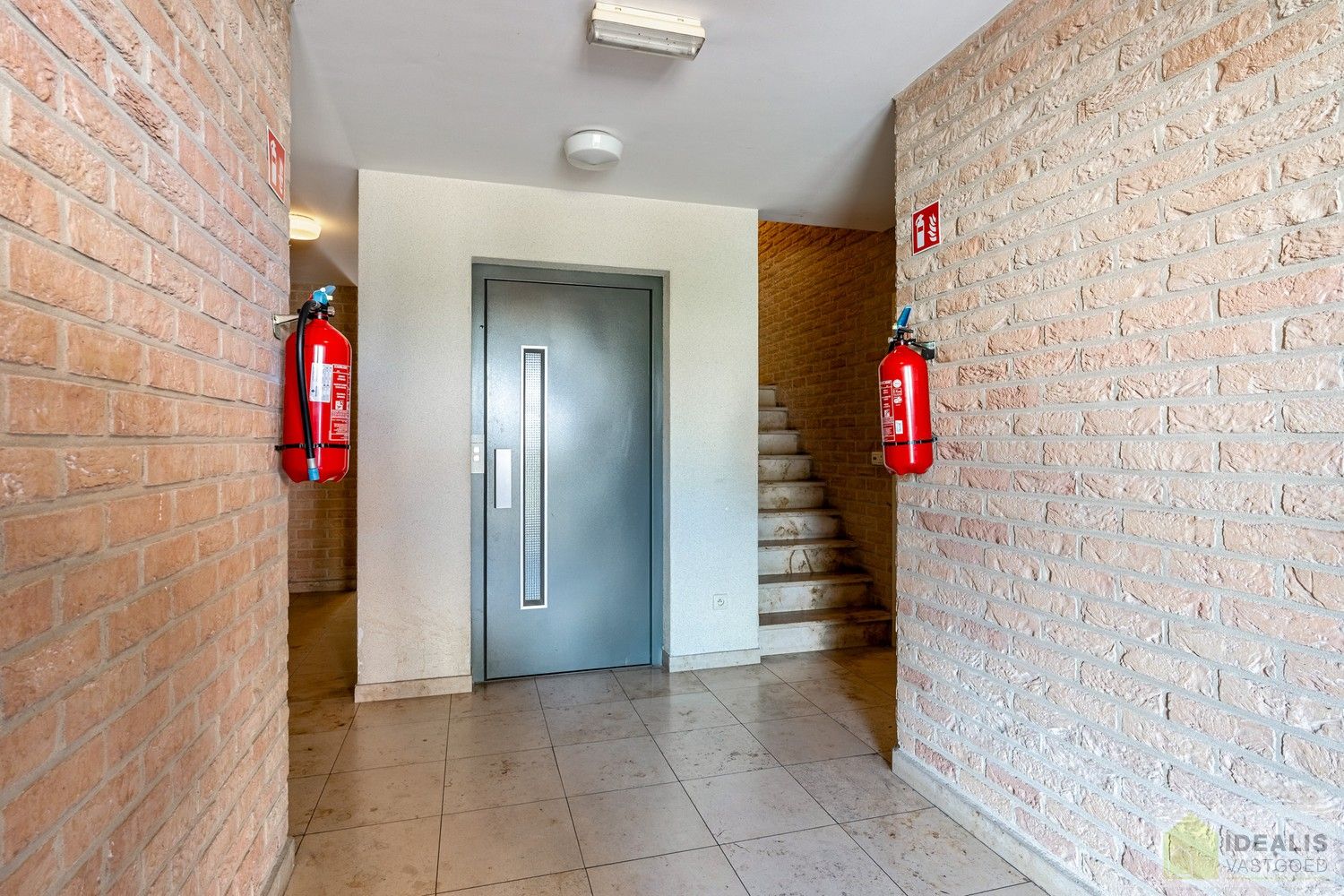 DEALIS VASTGOED – INSTAPKLAAR APPARTEMENT MET 2 SLAAPKAMERS, LICHTRIJKE LEEFRUIMTE, BADKAMER, GOED UITGERUSTE KEUKEN, GARAGEBOX EN AUTOSTAANPLAATS OP EEN UITERST GUNSTIGE LOCATIE AAN DE RAND VAN HET CENTRUM VAN PELT! foto 9