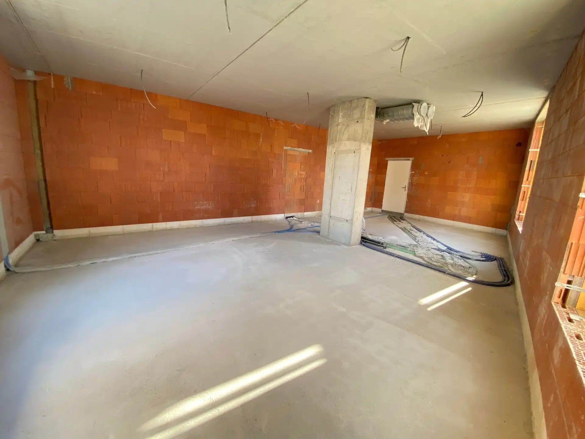 Casco handelspand met autostaanplaats foto 2