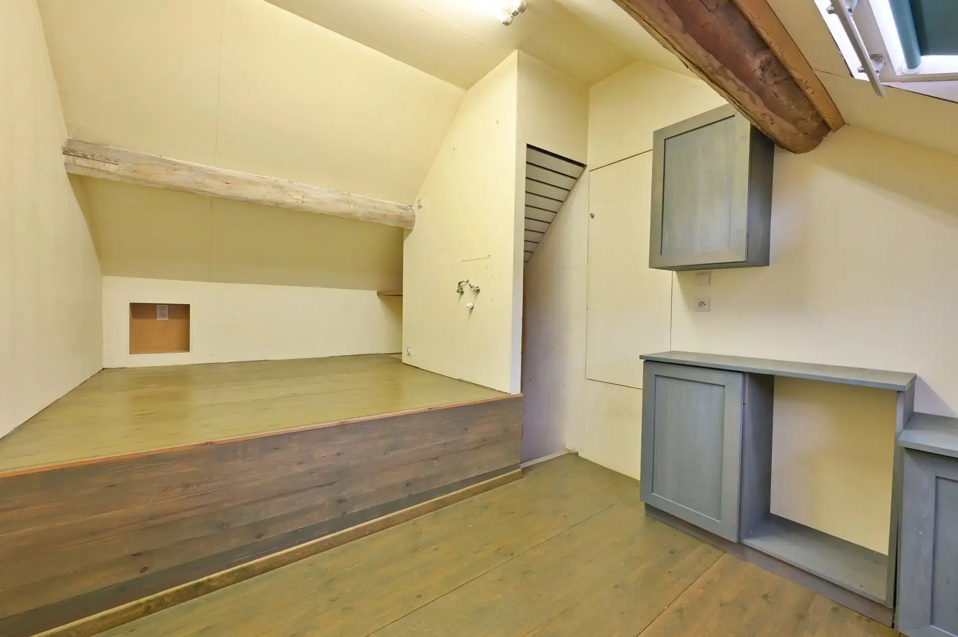 Karaktervolle woning met 4 slpks en prachtige tuin op een toplocatie foto 15
