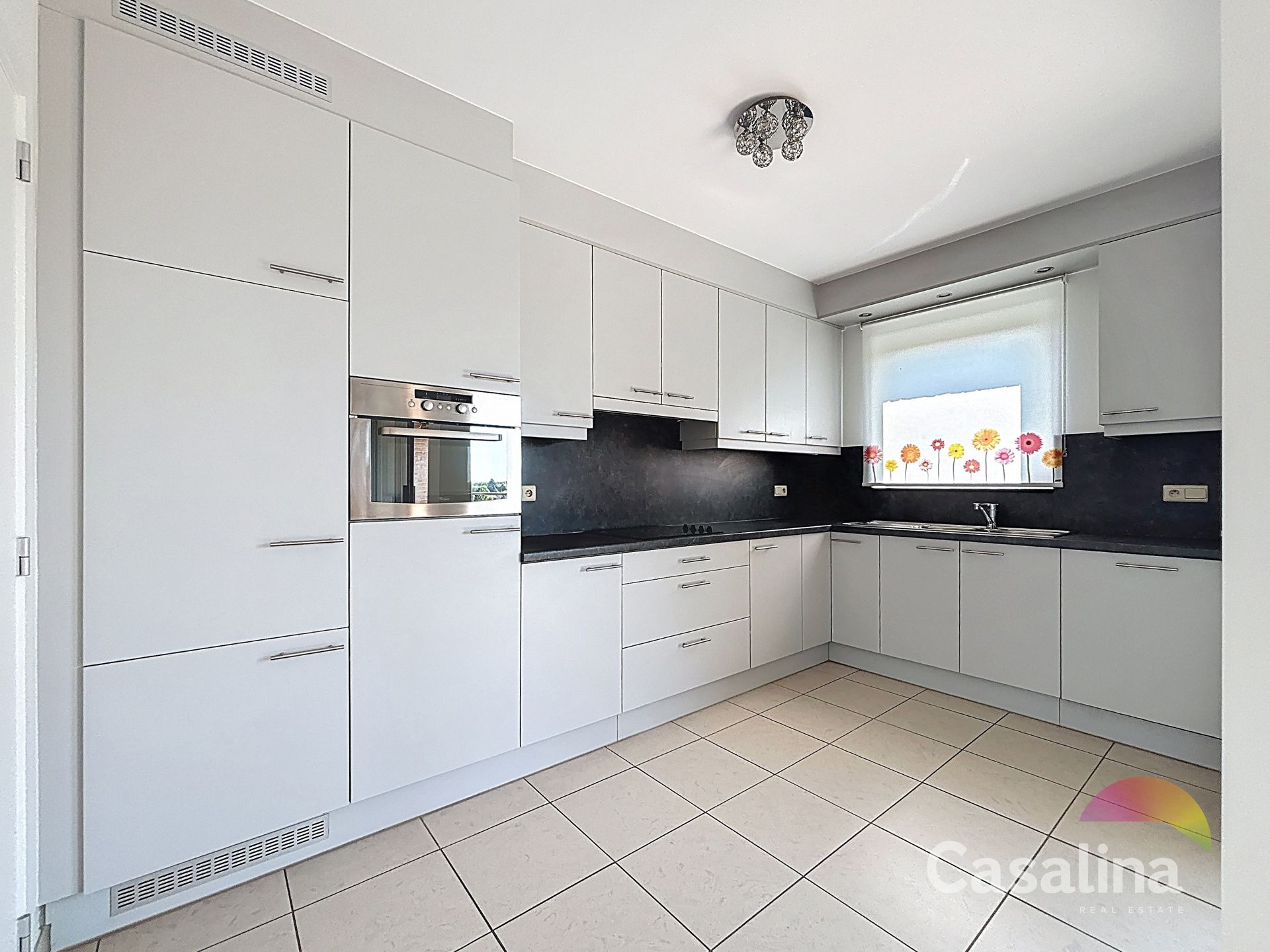 Ruim drie slaapkamer appartement te huur  foto 3