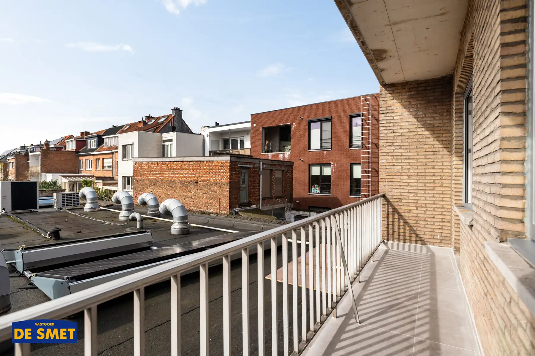 Volledig vernieuwd én geschilderd appartement in het centrum foto 14