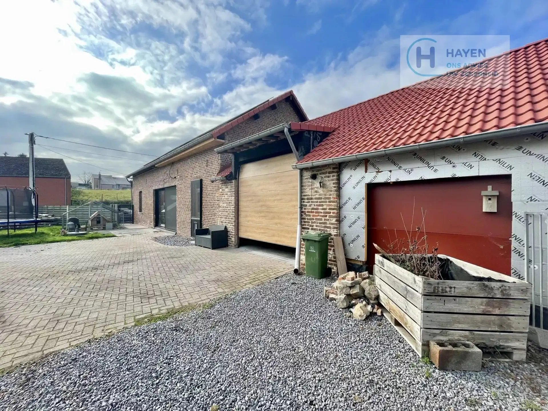 Zeer ruime woning in afwerkingsfase met veel potentieel op een groot perceel van 2.140m² foto 3
