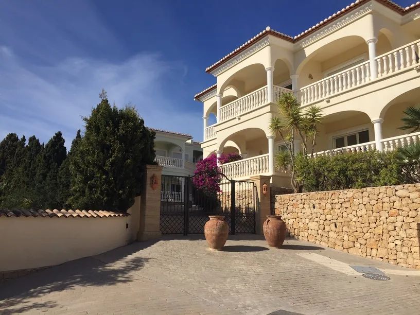 Instapklaar appartement met zonnig terras en zwembadzicht in Benissa Costa foto 15