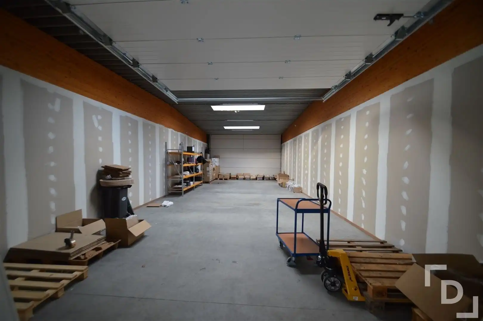 Opslagruimte of magazijn voorzien van elektriciteit foto 4