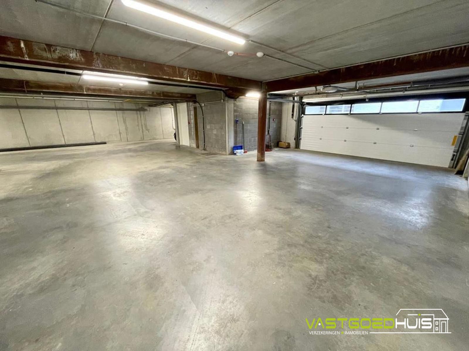 Appartement met 2 slaapkamers, terras en autostaanplaats! foto 23