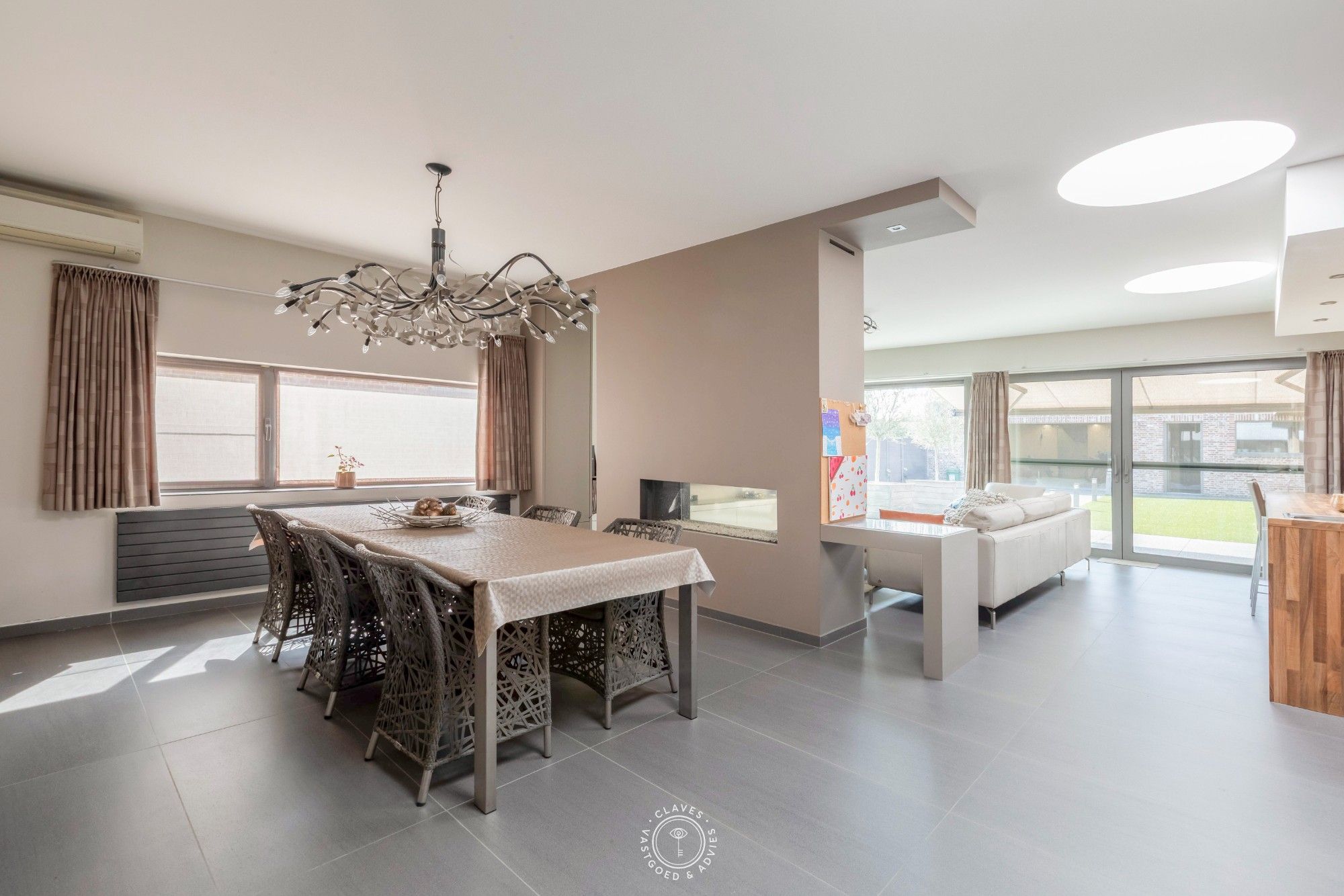 Instapklare woning en ruime tuin in het hart van Vrasene foto 7