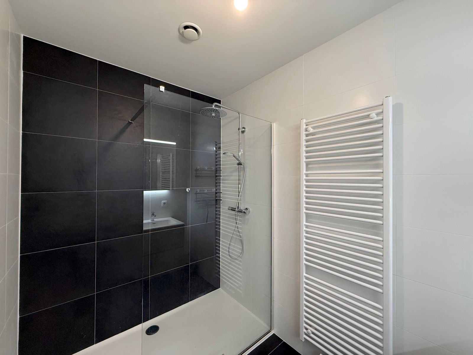 Zonnig appartement met 2 slaapkamers, terras en staanplaats foto 20