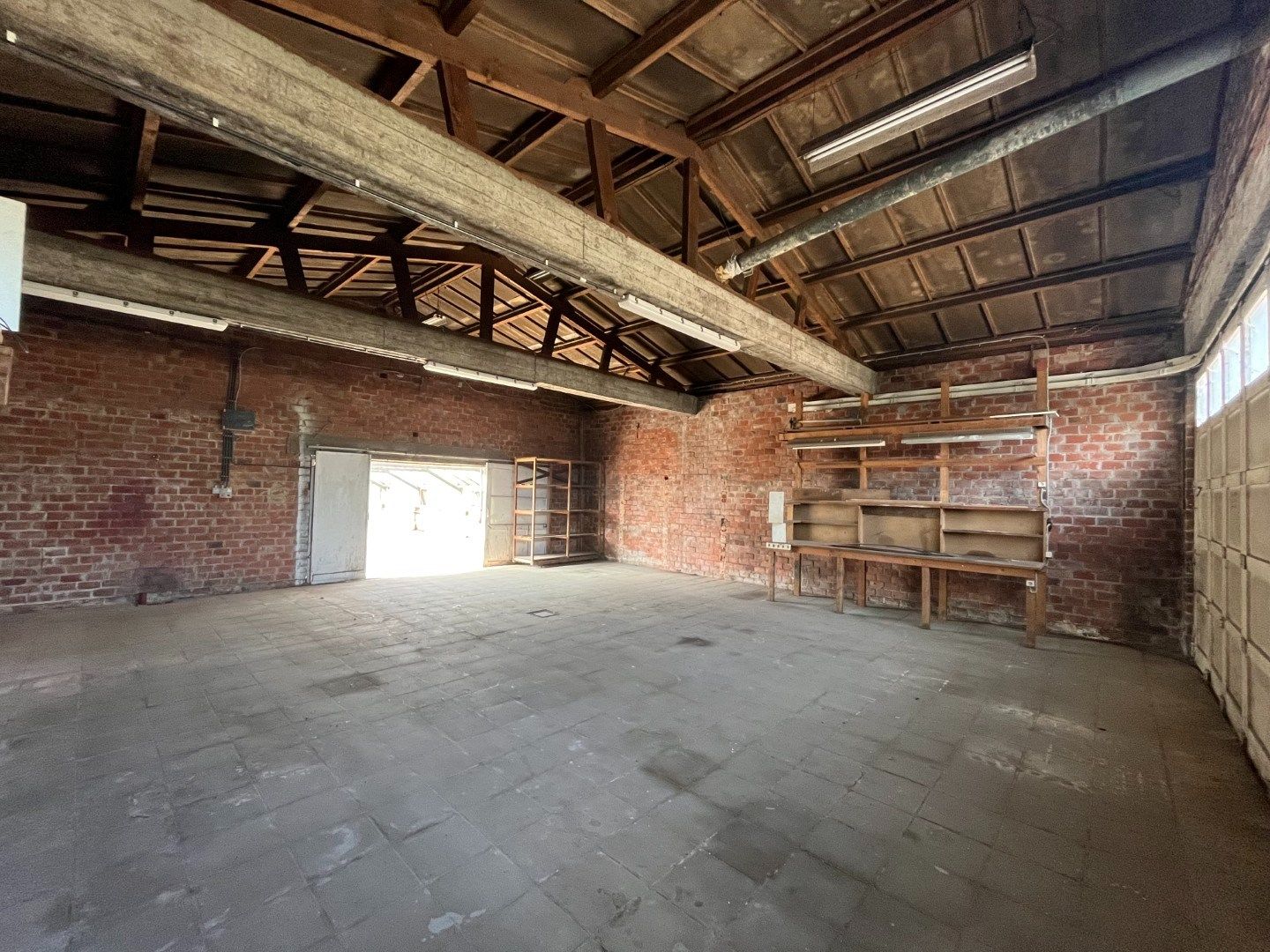 Te renoveren woning met achterliggende grond foto 18