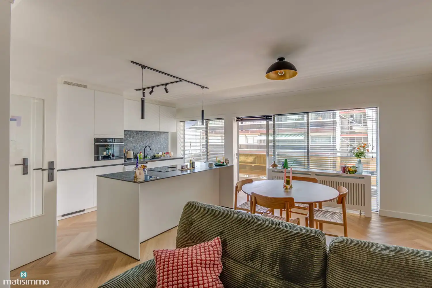 RECENT GERENOVEERD APPARTEMENT MET 2 SLAAPKAMERS, 2 TERRASSEN EN ZICHT OP HET GROEN IN DE KATARINAWIJK (OPTIONEEL: RUIME GARAGEBOX IN DE KELDERVERDIEPING) foto 8