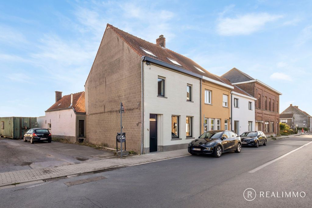 Stijlvol gerenoveerde woning met 3 slaapkamers in Sint-Denijs foto 18