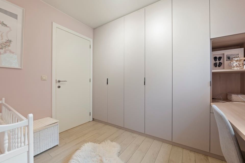 MODERN GELIJKVLOERS APPARTEMENT MET TERRAS EN STANPLAATS IN TONGEREN foto 16