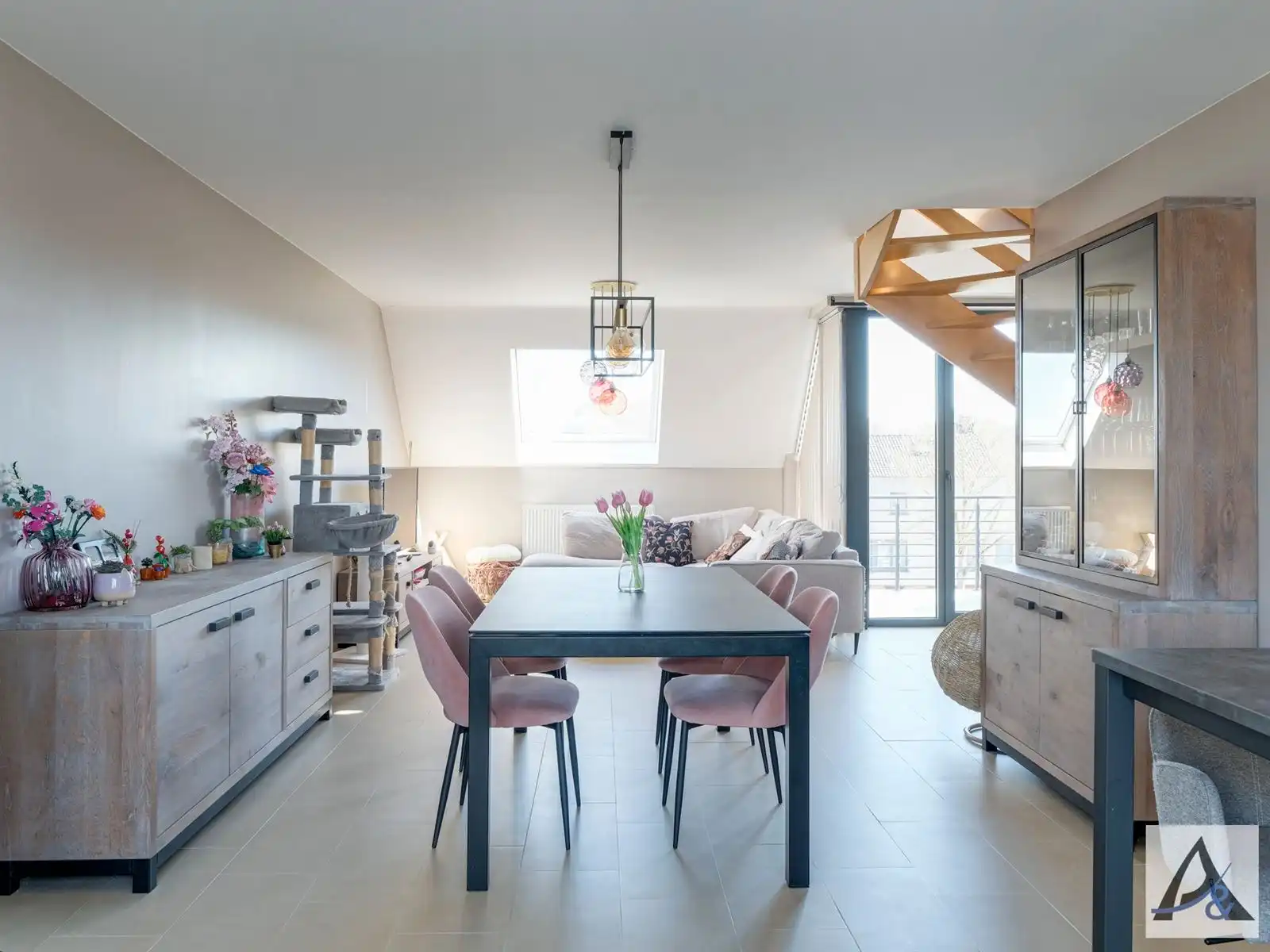 Ruim duplex appartement met terras en 3 slaapkamers in Diepenbeek. foto 11