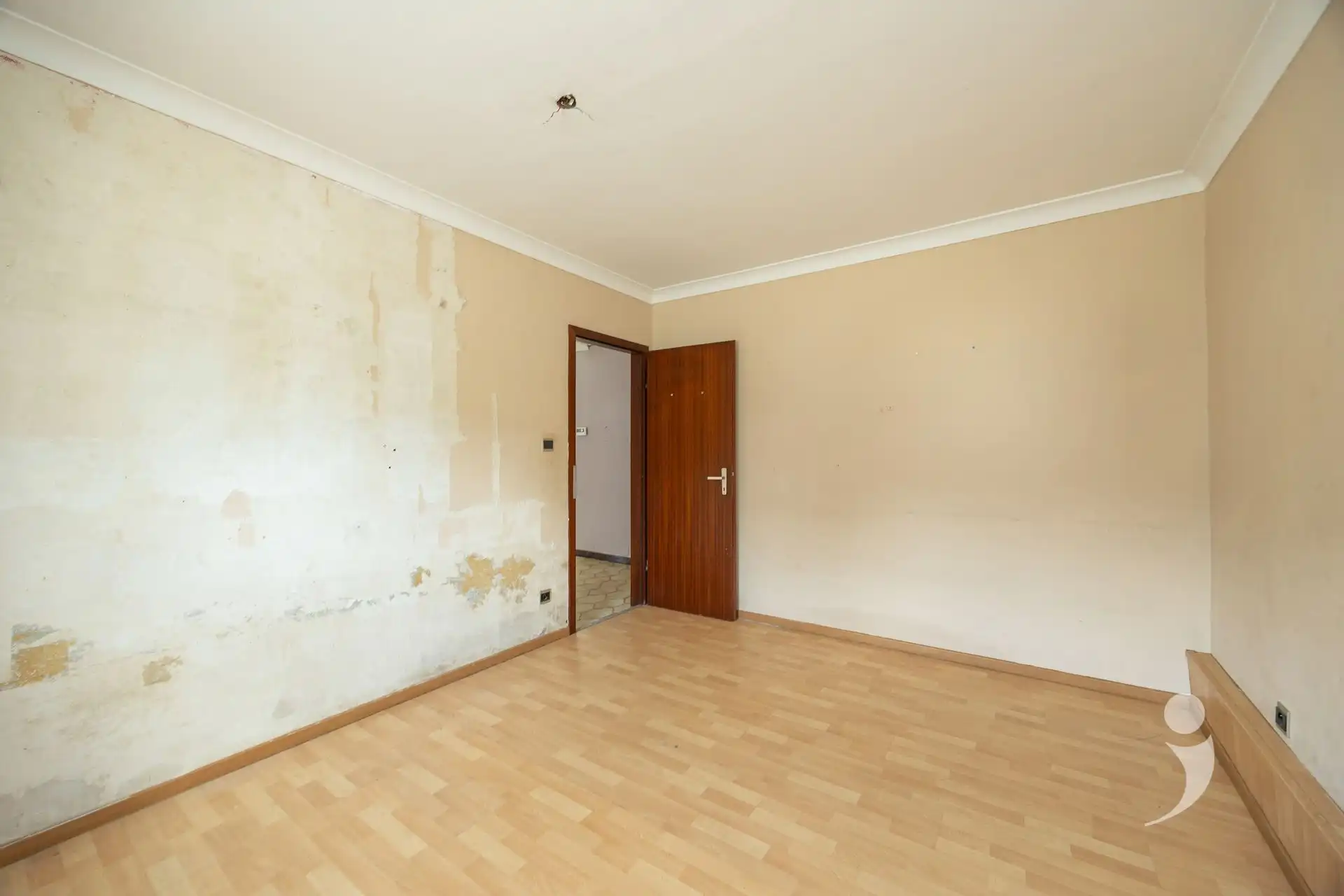 Te renoveren woning met veel potentiëel foto 11