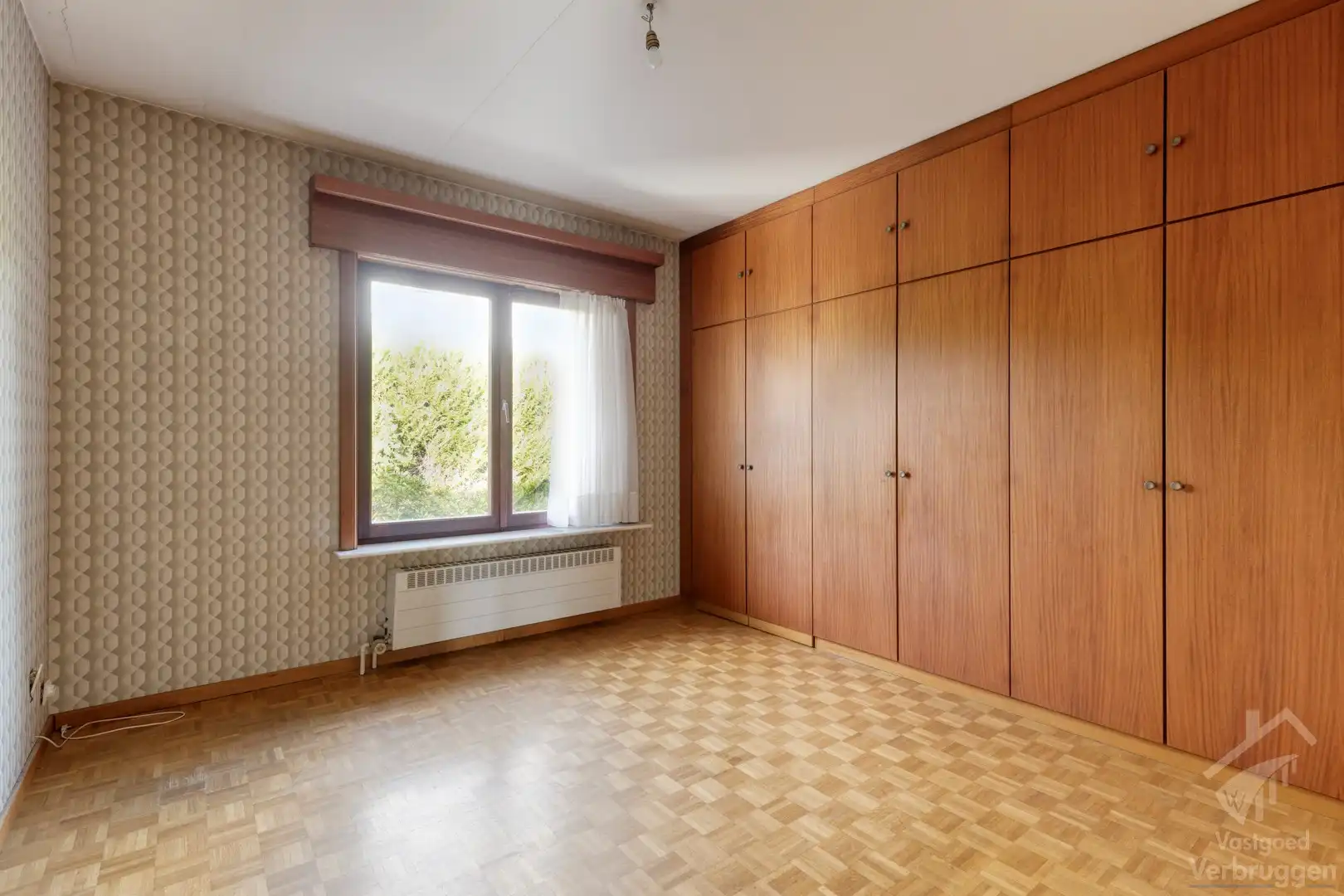 Ruime bungalow met 3 slaapkamers, bureau en dubbele garage foto 11