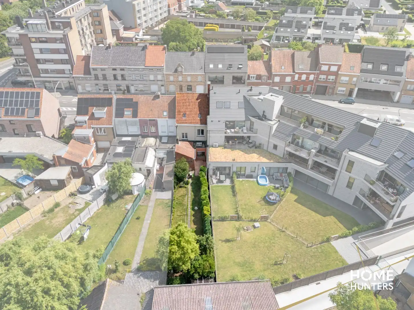 Ruime woning op een uitstekende locatie met 4 slaapkamers, een ruime zolder en een mogelijkheid om een garage te plaatsen foto 2