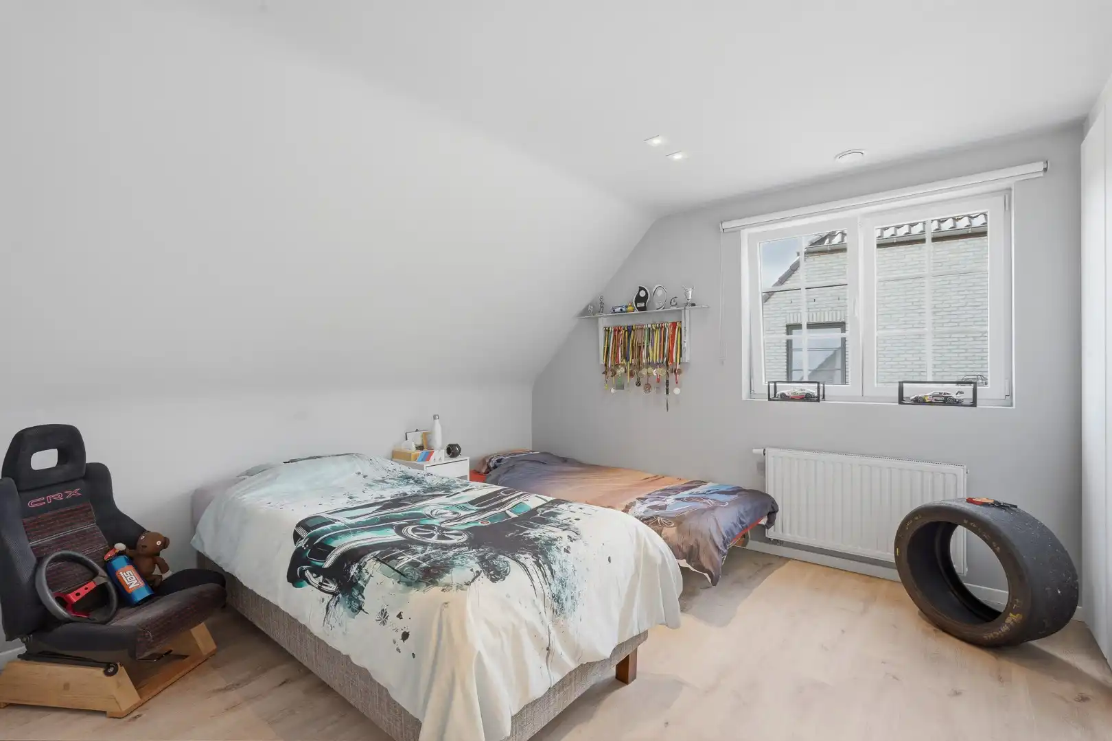Moderne halfopen bebouwing met zonnige tuin en hoogwaardige afwerking foto 18
