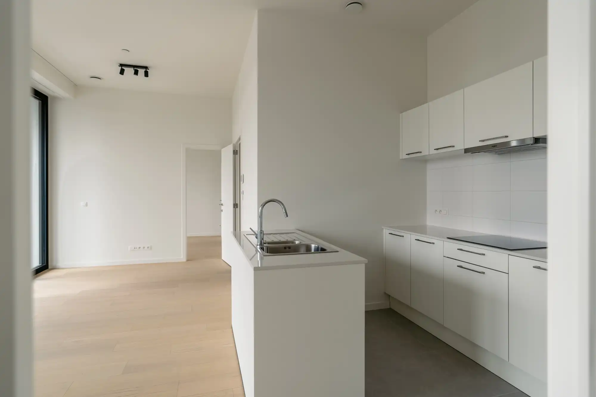 Max Dudler: uitgepuurde lijnen en Zwitserse precisie aan de Scheldekaaien. foto 2