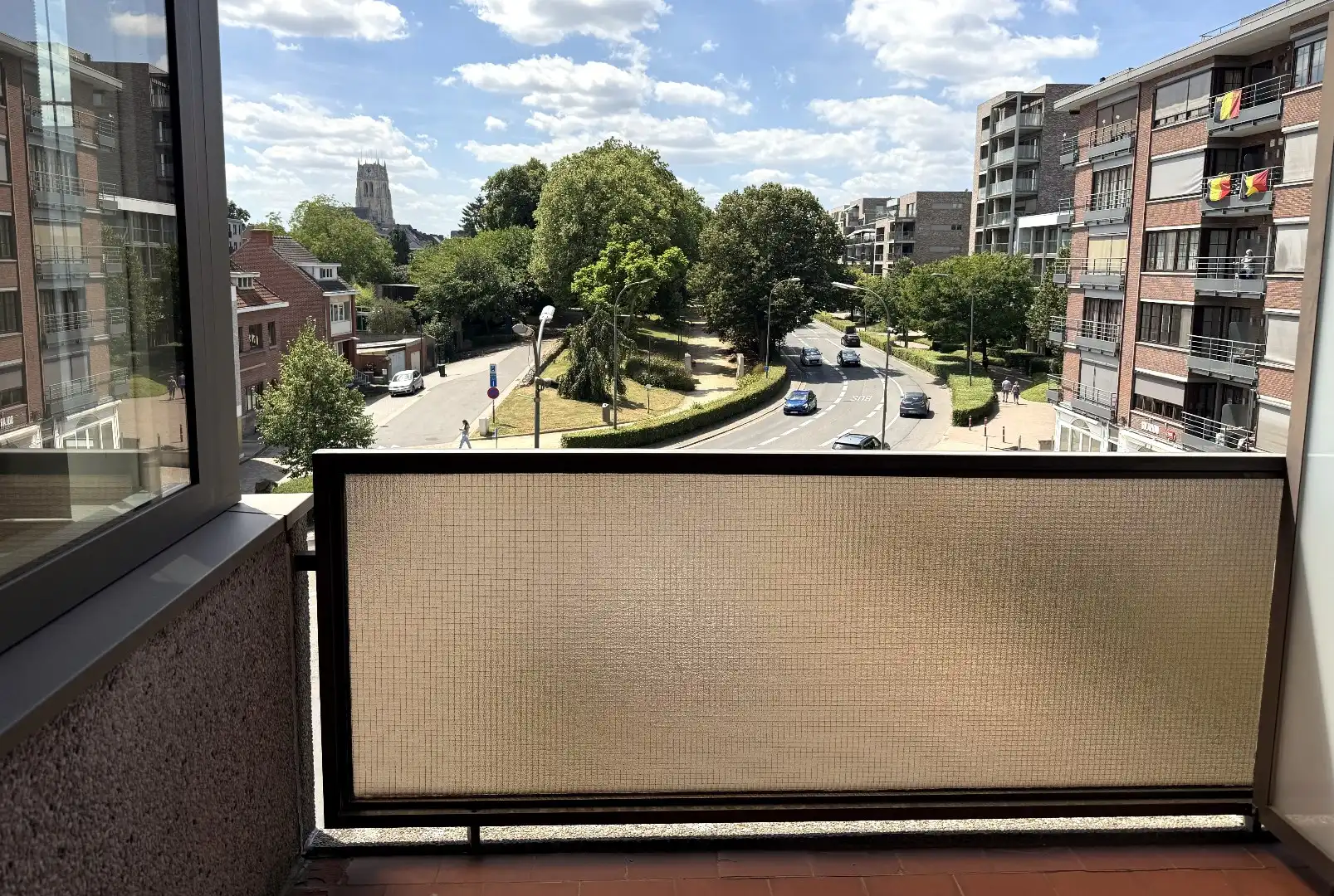 Ruim appartement met vrij uitzicht en garage - centrum Tongeren foto 6