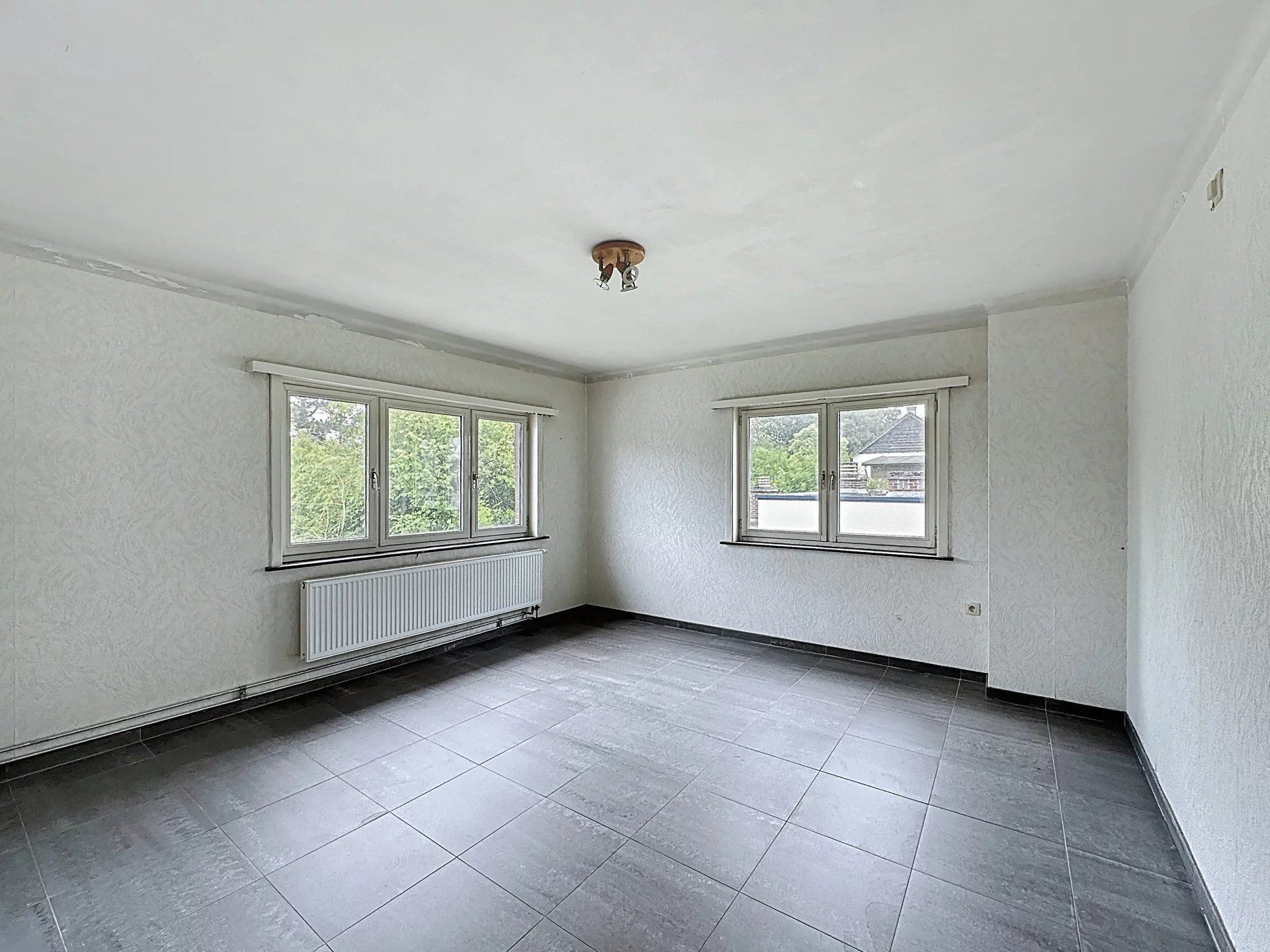 Op te knappen woning met 3, mog. 5 slaapkamers op groot perceel van +/- 10 are. foto 16