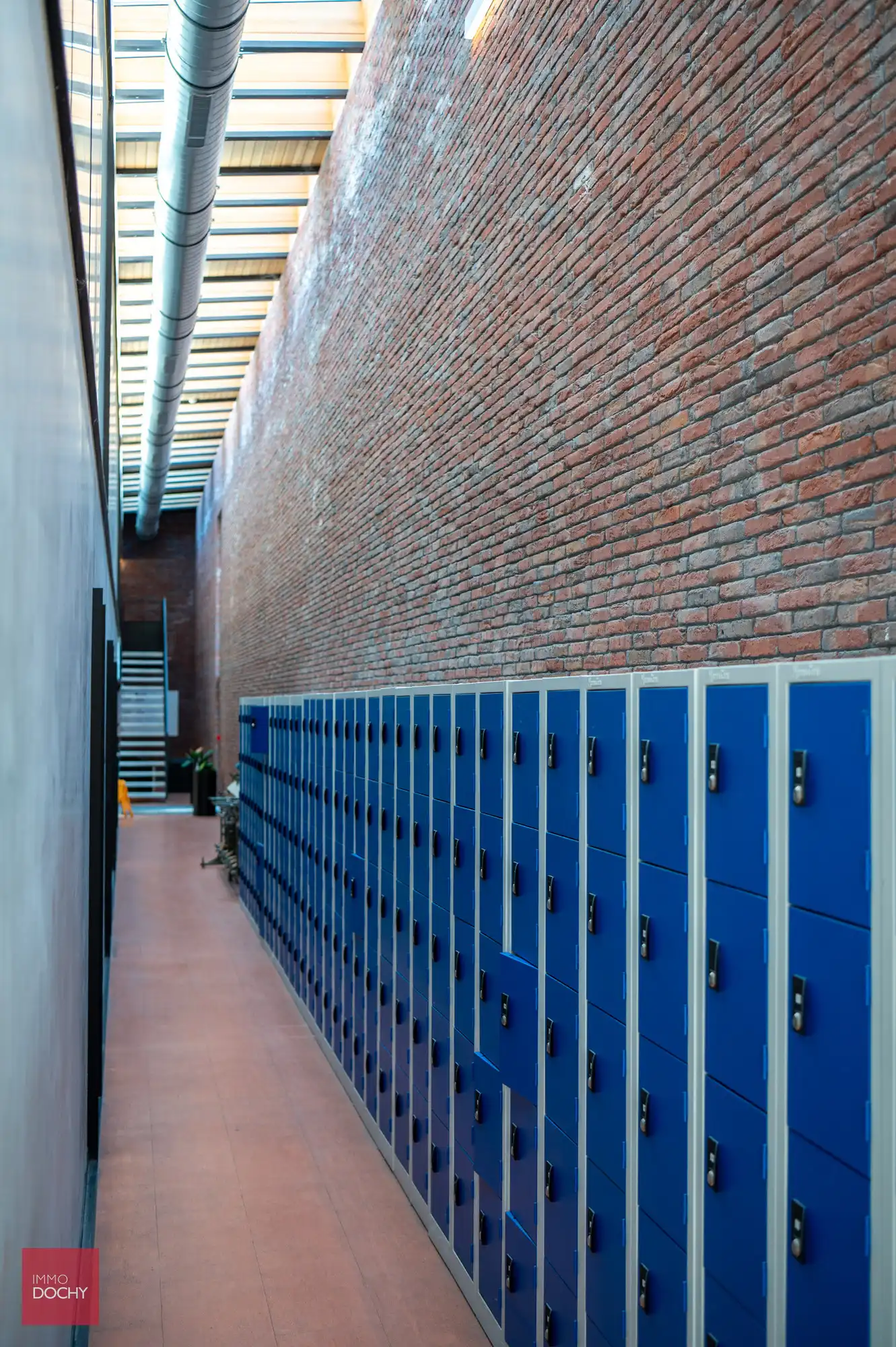 Volledig ingericht ruim kantoorgebouw foto 5