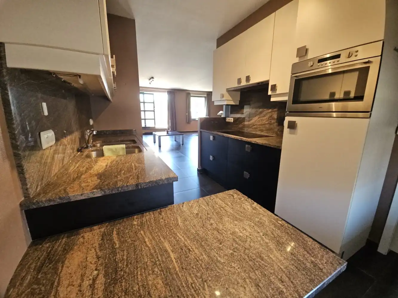 Zeer ruim appartement met terras + garage foto 13
