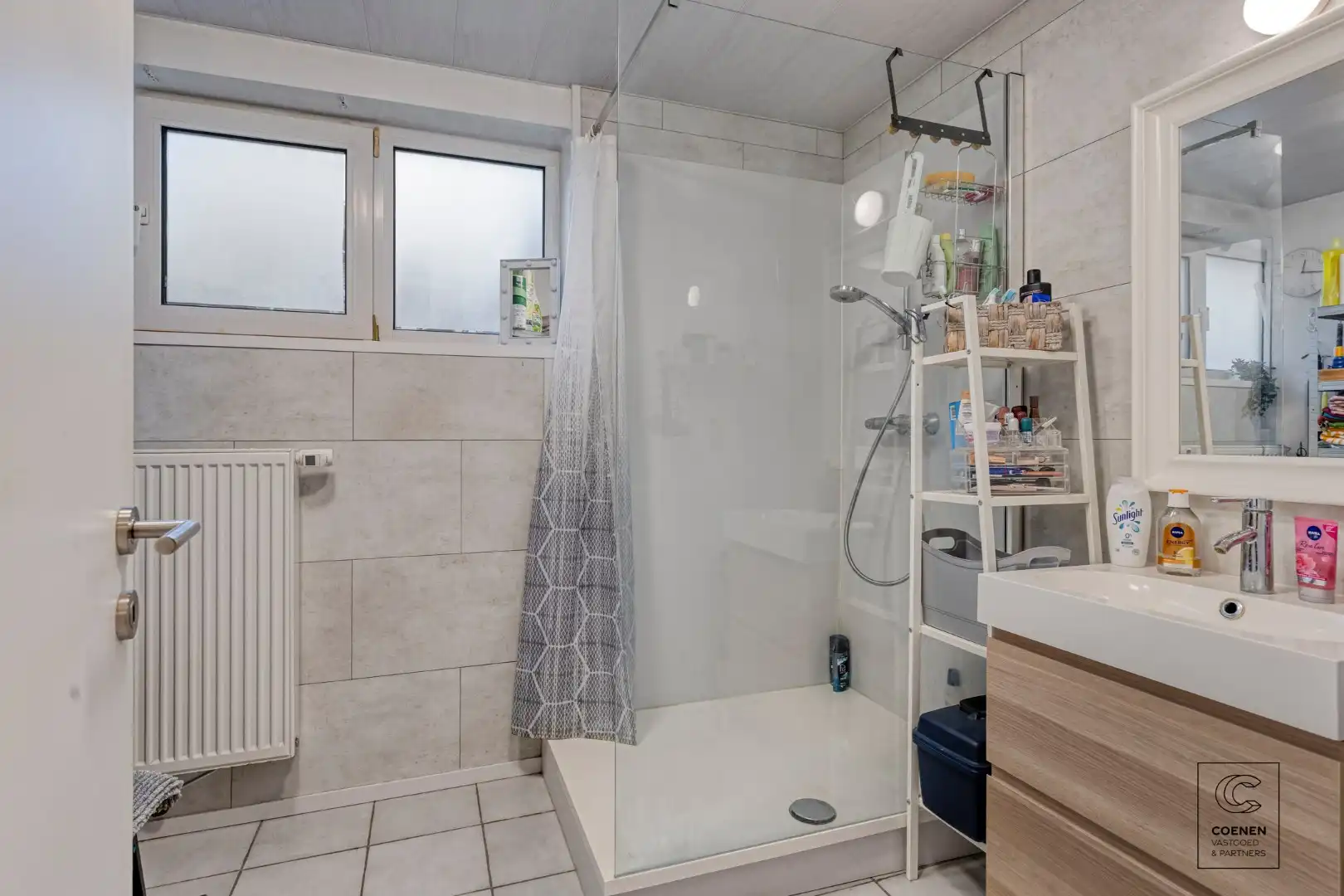 Lichtrijke en ruime villa van 338 m² met ingebouwd zwembad en tal van mogelijkheden voor co-housing of kangoeroewonen! foto 16