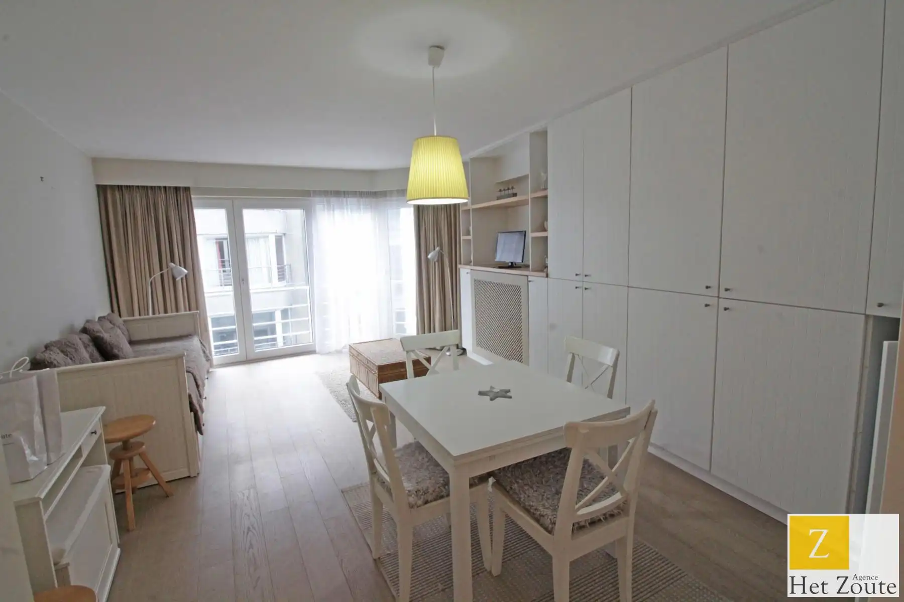 Aangenaam gemeubileerd appartement met 1 slaapkamer  foto {{pictureIndex}}