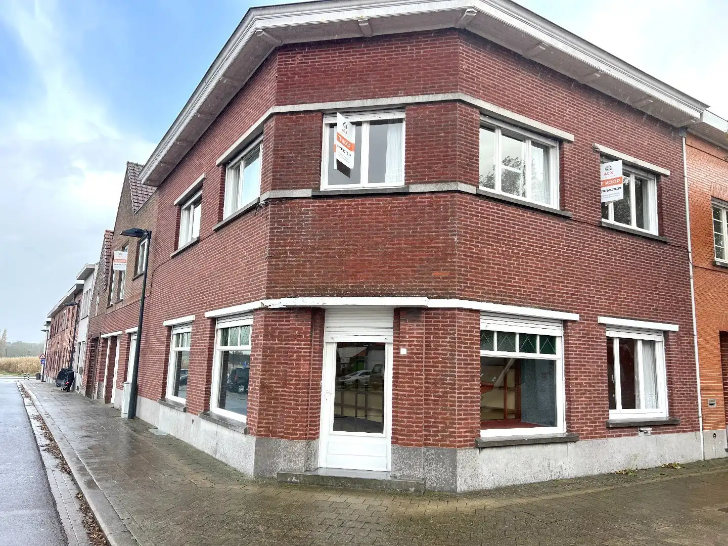 TE KOOP – Ruime eigendom met commerciële mogelijkheden in Zwevegem Vanafprijs: €150.000 foto 3