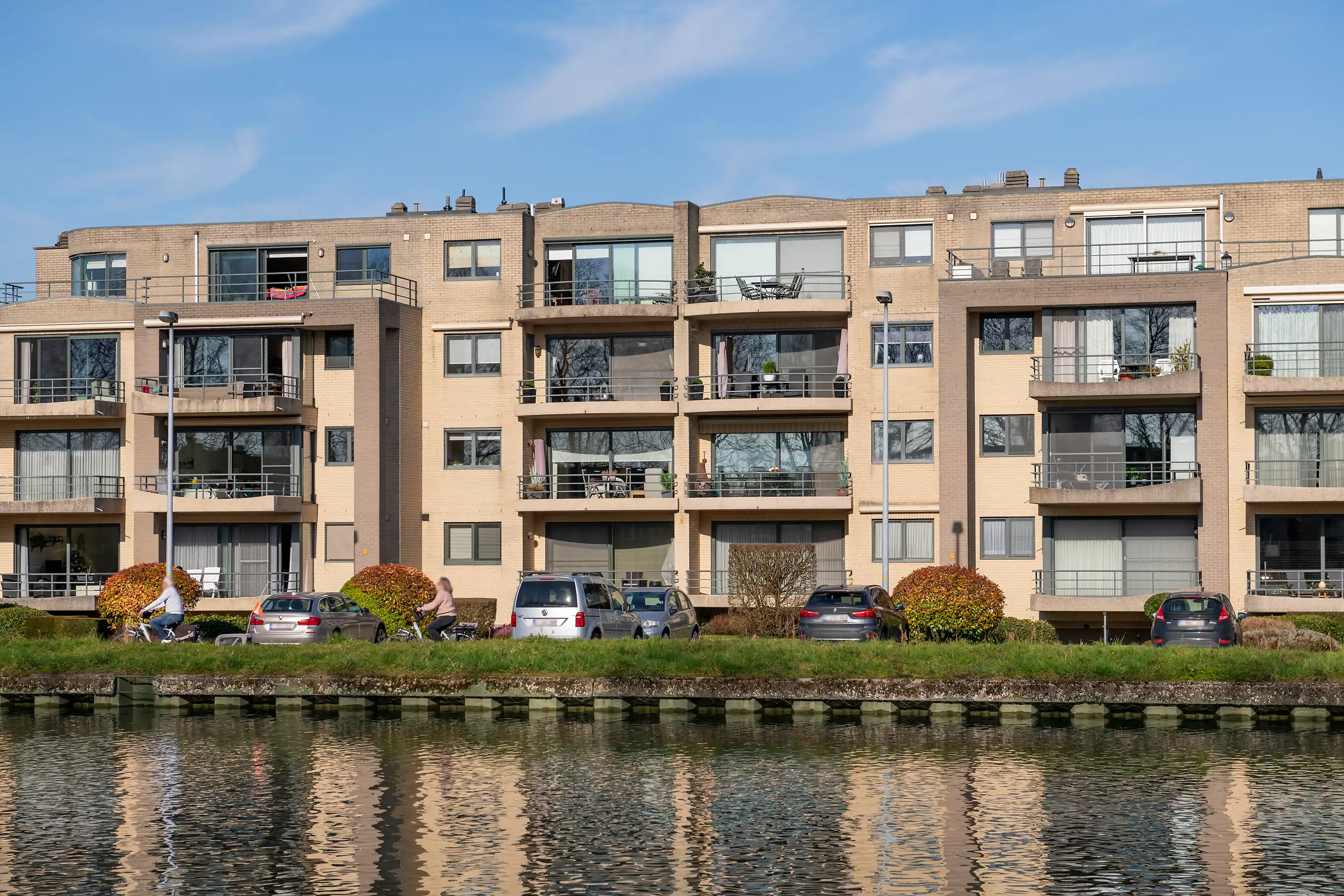 Exclusief appartement van 250 m² met panoramisch zicht op de vaart. foto 24