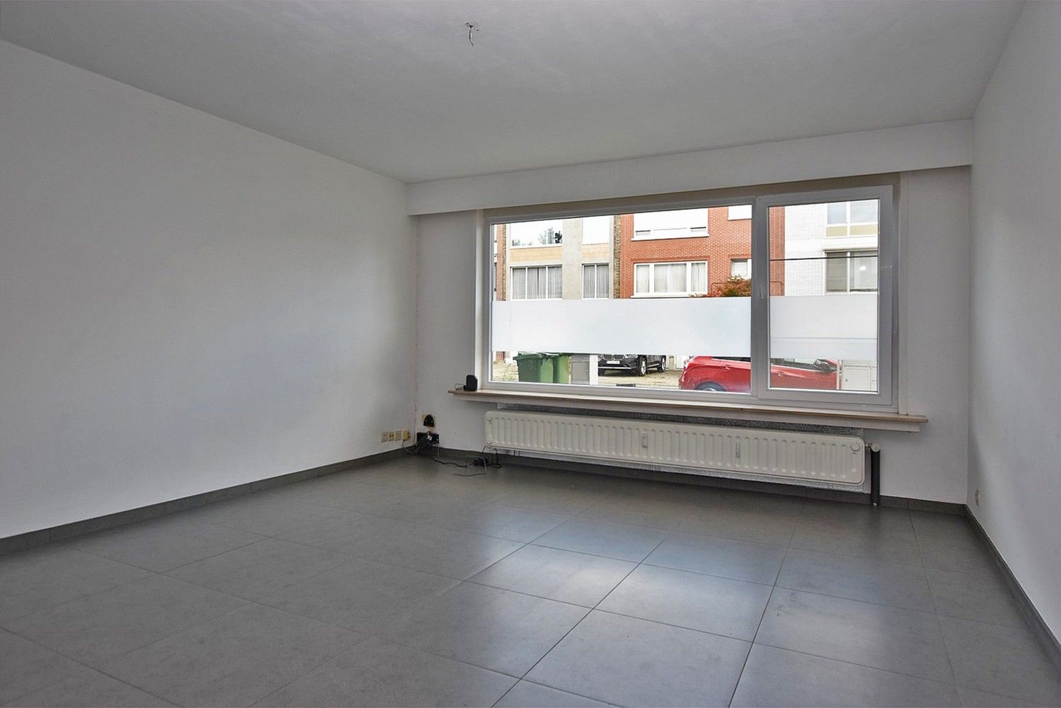 Gelijkvloers appartement met terras op gunstige locatie te huur! foto 3