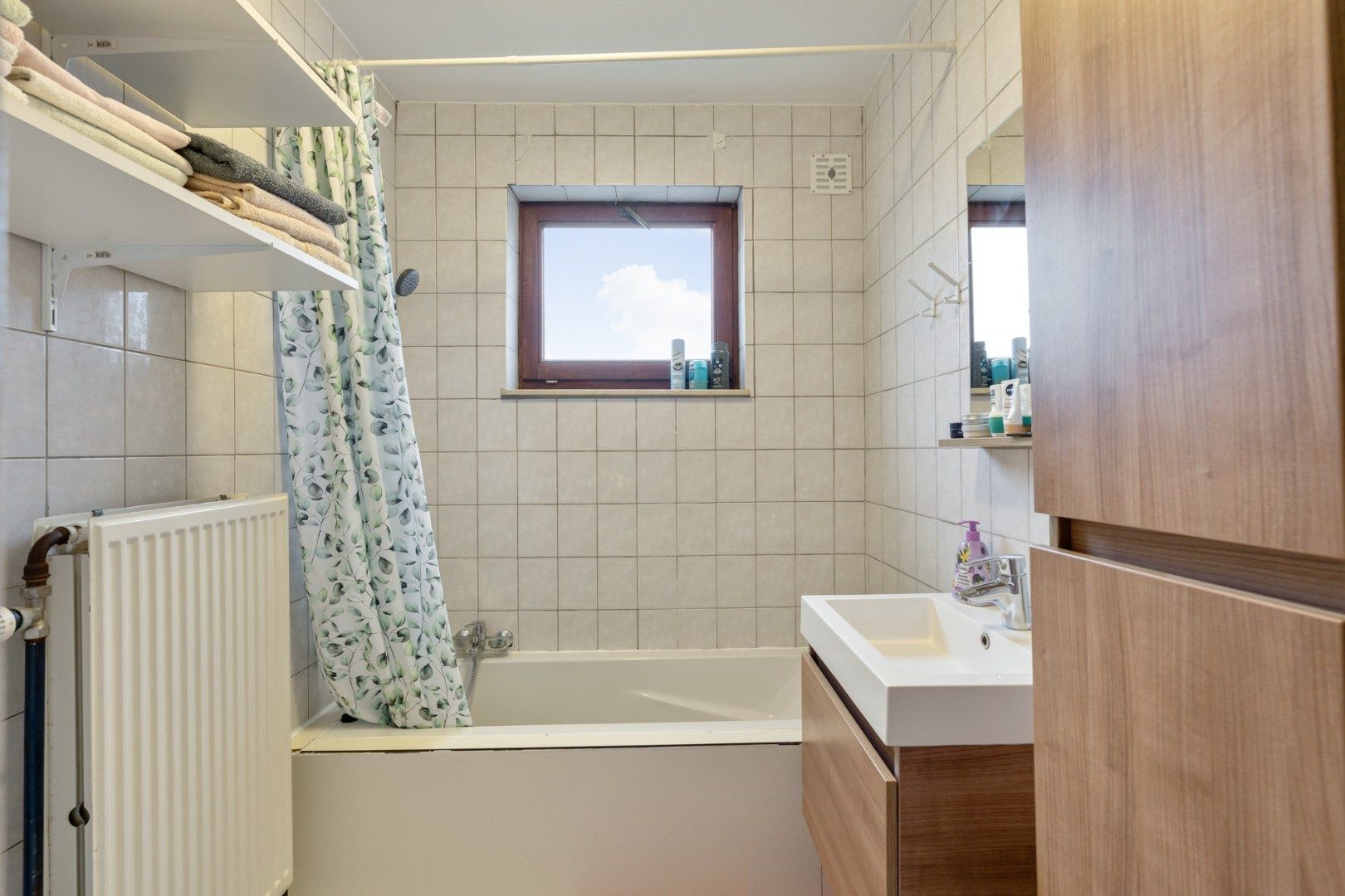 Vrijstaande gezinswoning, gebouwd in 1993 op een perceel van 5a74ca, gunstige ligging vlakbij het centrum. foto 12