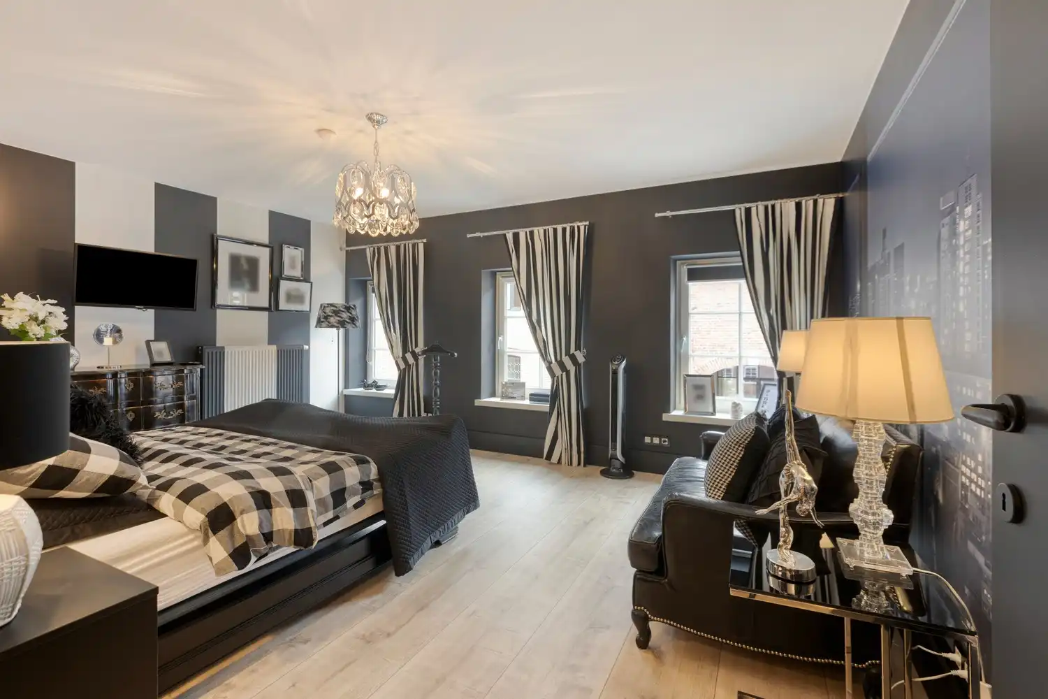 Karaktervolle woonst met indrukwekkend interieur in hartje Oud-Rekem! foto 23