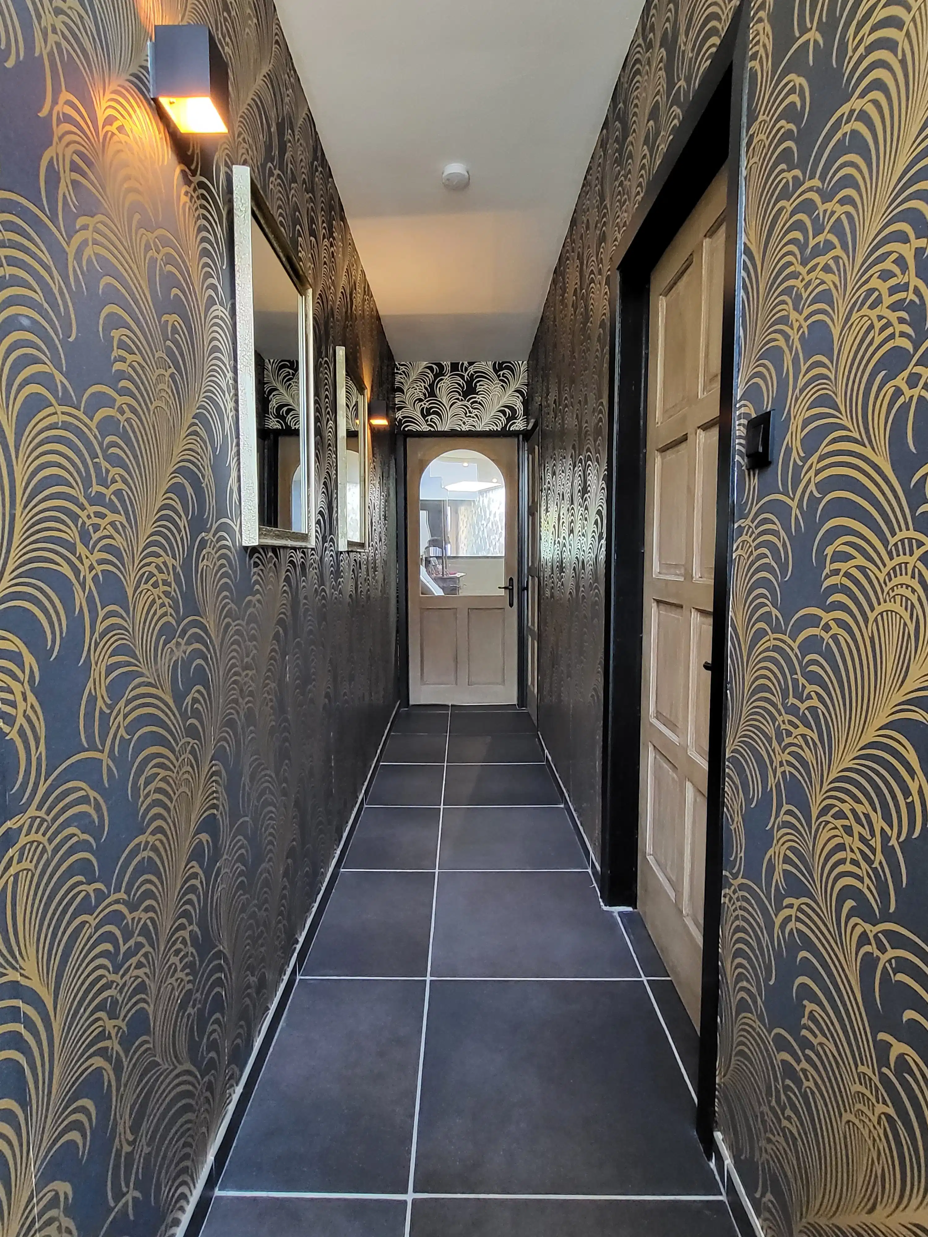 Ruime en karaktervolle gezinswoning op een perceel van 480 m² met zuidoostgerichte tuin, gelegen aan de centrumrand van Brakel.  foto 2