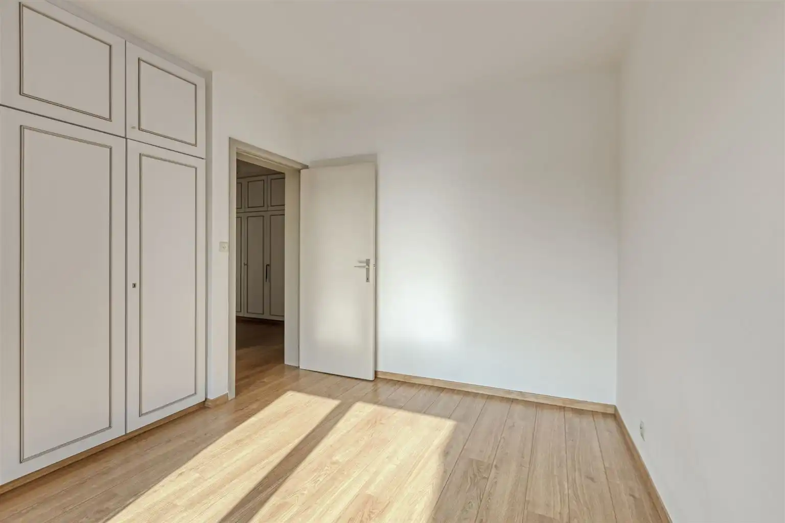 Prachtig ruim appartement met 3 slaapkamers en autostaanplaats gelegen in het hart van Maaseik.  foto 10