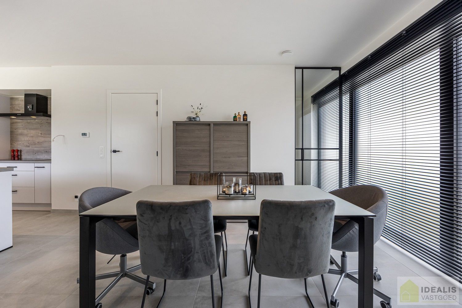 PRACHTIGE NIEUWBOUWWONING MET EEN HEERLIJK LICHTRIJKE WOONKAMER MET OPEN KEUKEN, RUIME BERGING, BUREEL, 3 SLAAPKAMERS, RUIME DRESSING EN RUIME BADKAMER VOORZIEN VAN ALLE COMFORT! EEN HEERLIJK RUIM HUIS MET EEN NAAR WENS AAN TE LEGGEN TUIN, OP EEN GEGEERDE LOCATIE NABIJ HET CENTRUM VAN PEER! foto 17