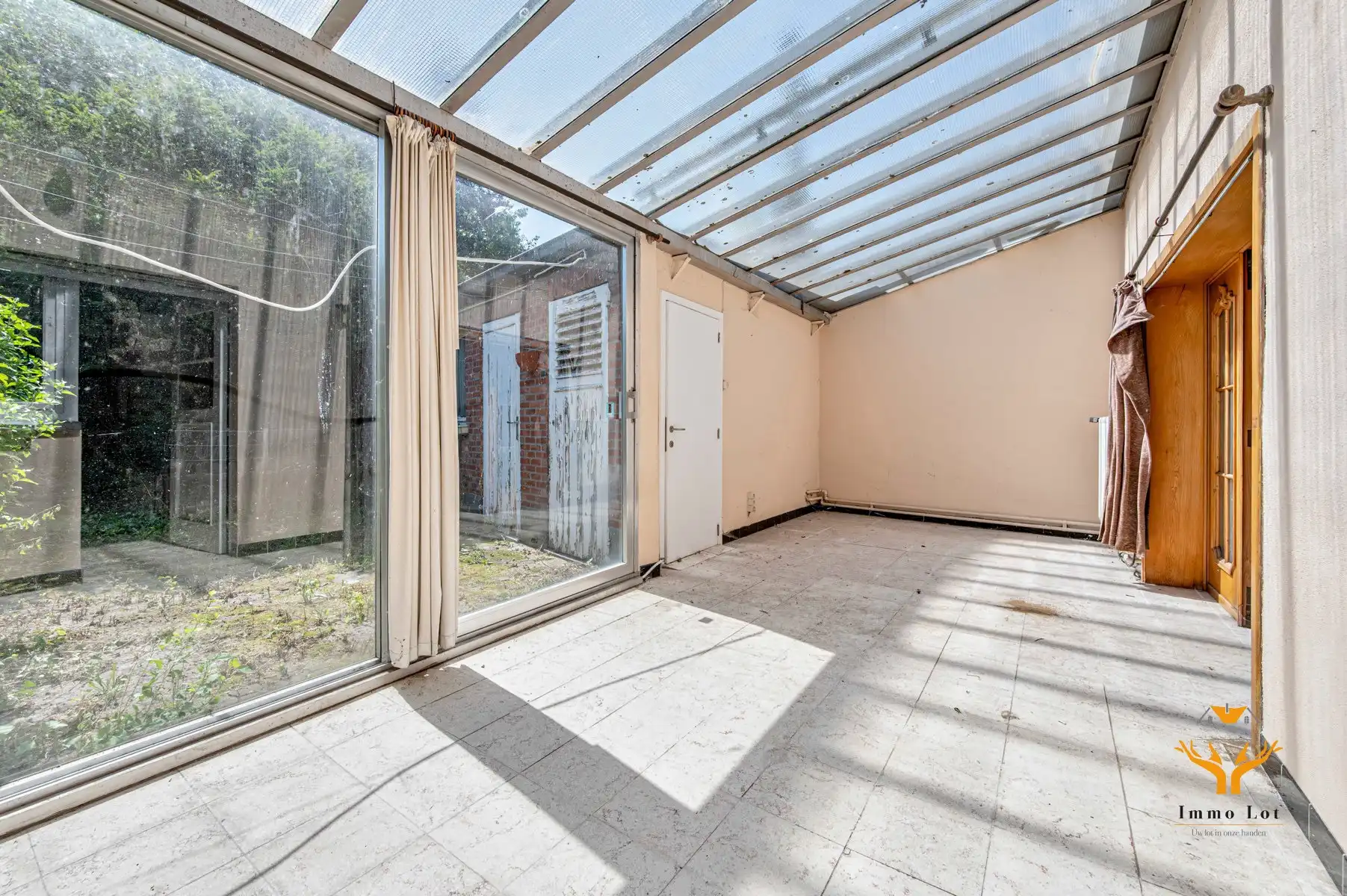 Ruime woning met dubbel magazijn en uitzonderlijk veel potentieel foto 8