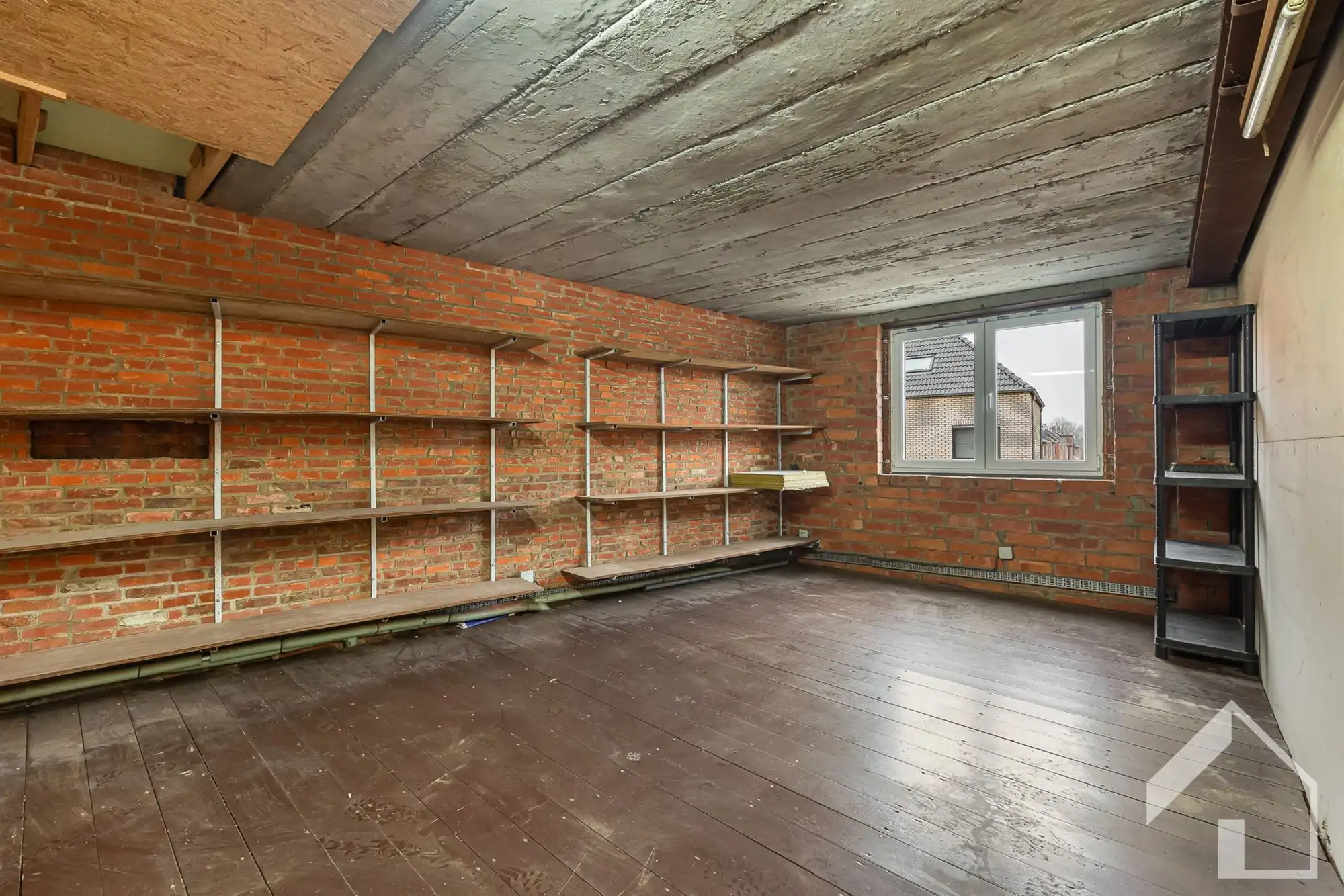 Gelijkvloers handelspand (300m2) + groot gerenoveerd appartement van 137m2 foto 10