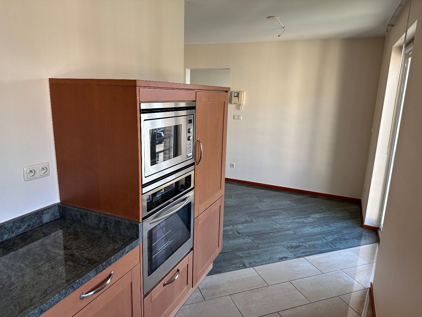 APPARTEMENT VAN 165m² MET 2 SLAAPKAMERS, 2 TERRASSEN en GESLOTEN GARAGE IN LANAKEN CENTRUM !  foto 15