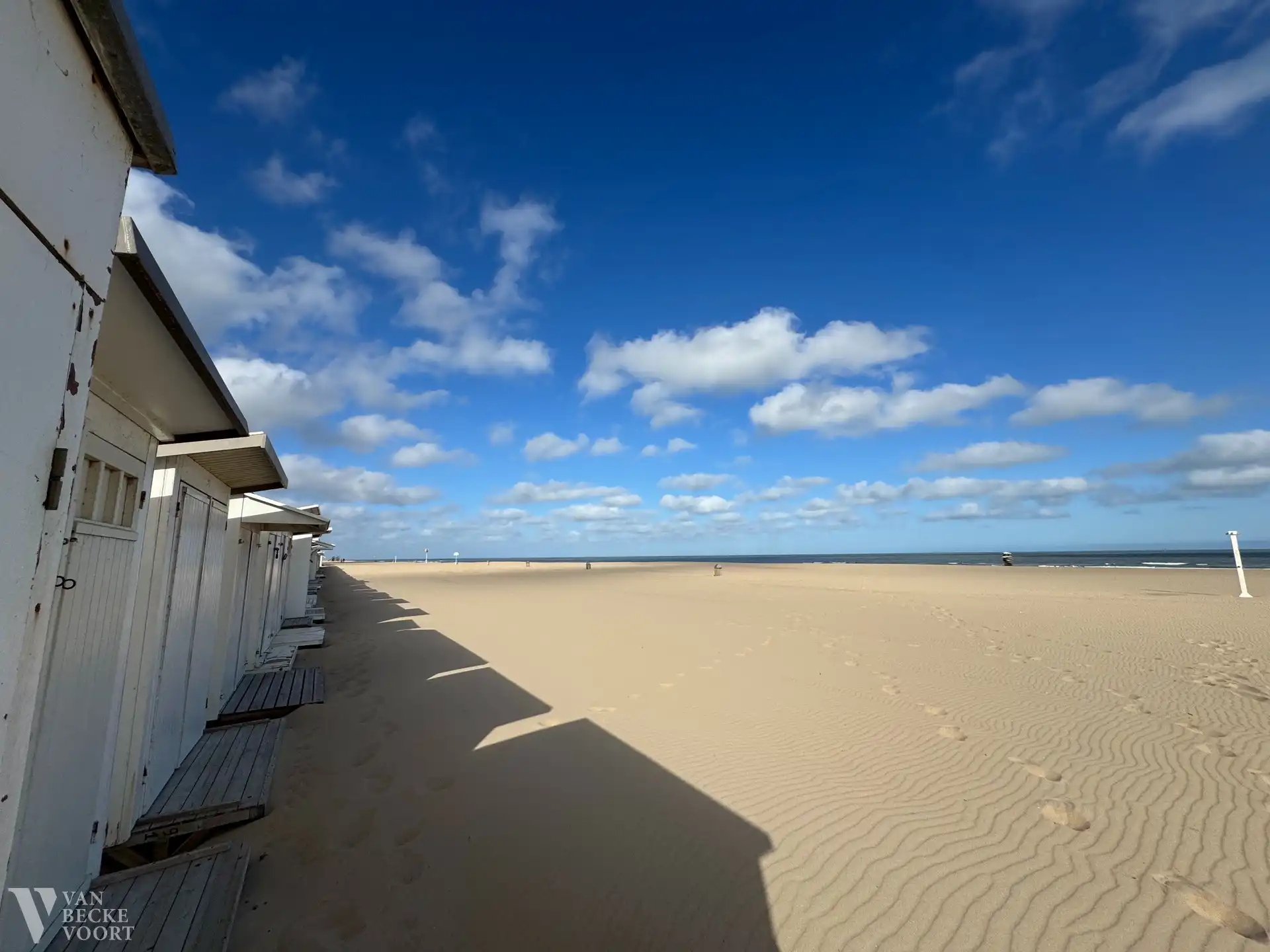 Verfijnd heringericht appartement met zicht op zee foto 10