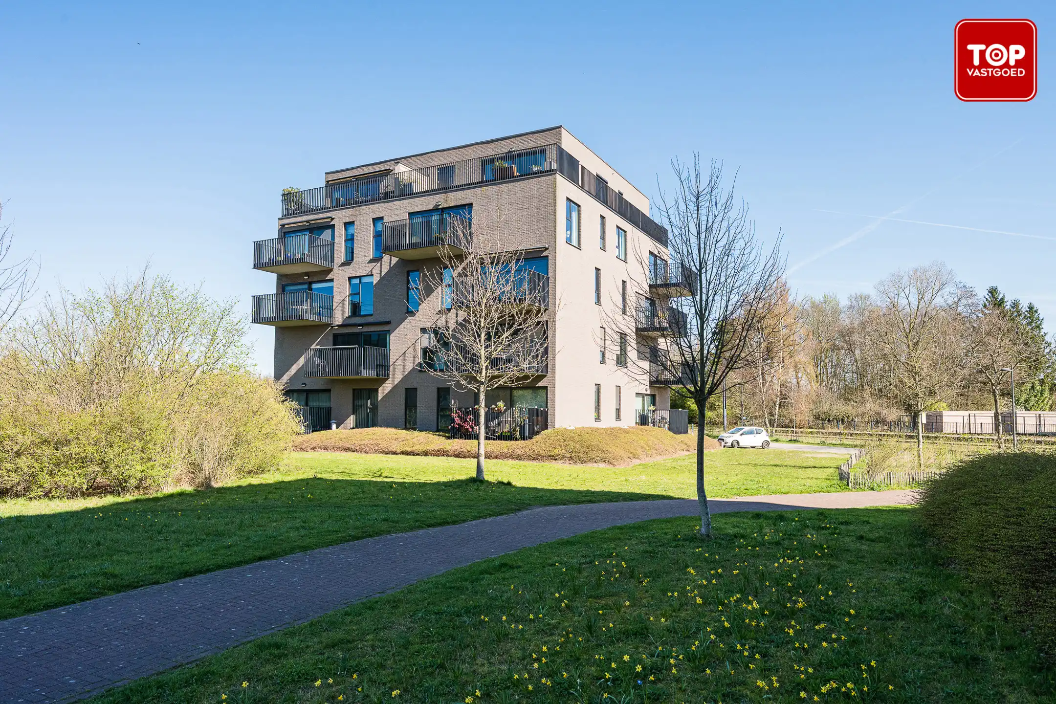Hoogwaardig afgewerkte penthouse met 45m² terras. 2 slaapkamers, garage en staanplaats!  foto 28