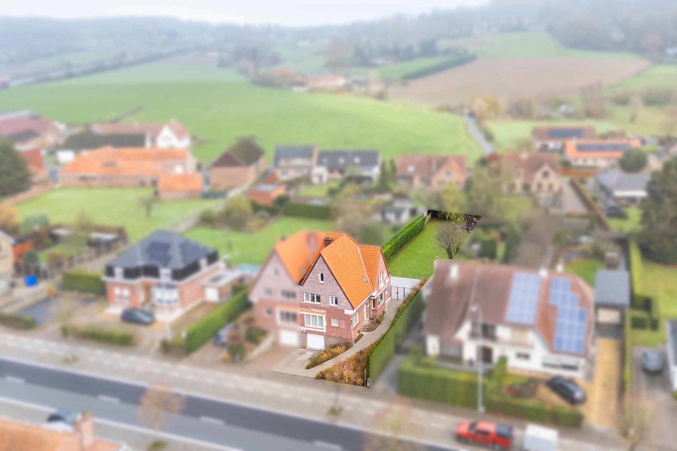 Kwalitatief gerenoveerde driegevelwoning met tuin foto {{pictureIndex}}