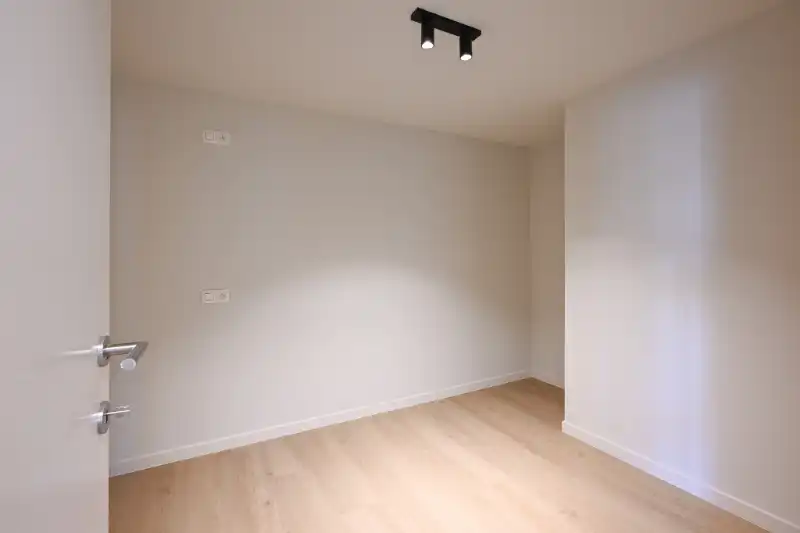PAS GERENOVEERD TWEESLAAPKAMERAPPARTEMENT IN SINT-IDESBALD foto 25
