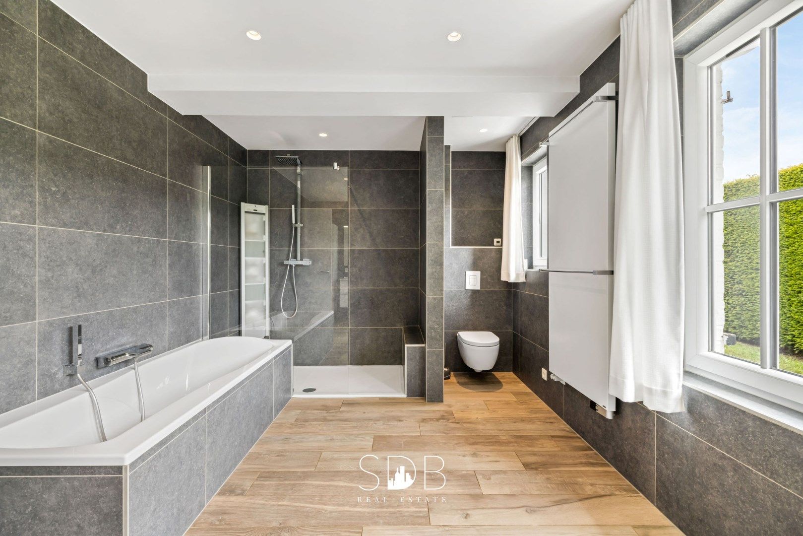 Prachtige villa met zwembad, paardenstallen, paddock en grasland op 1,3HA foto 21