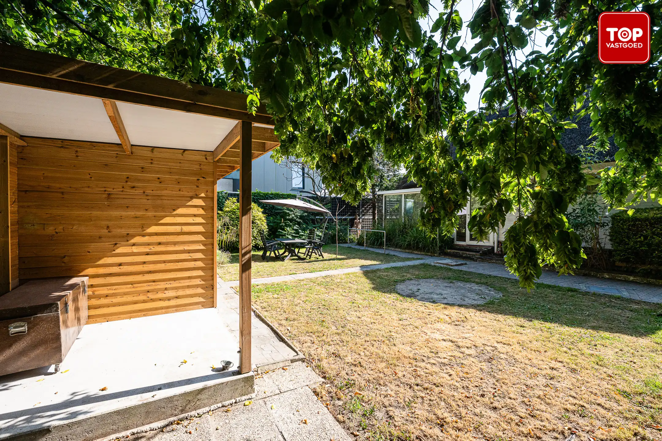 Charmante te renoveren woning met karakter en strooien dak foto 18