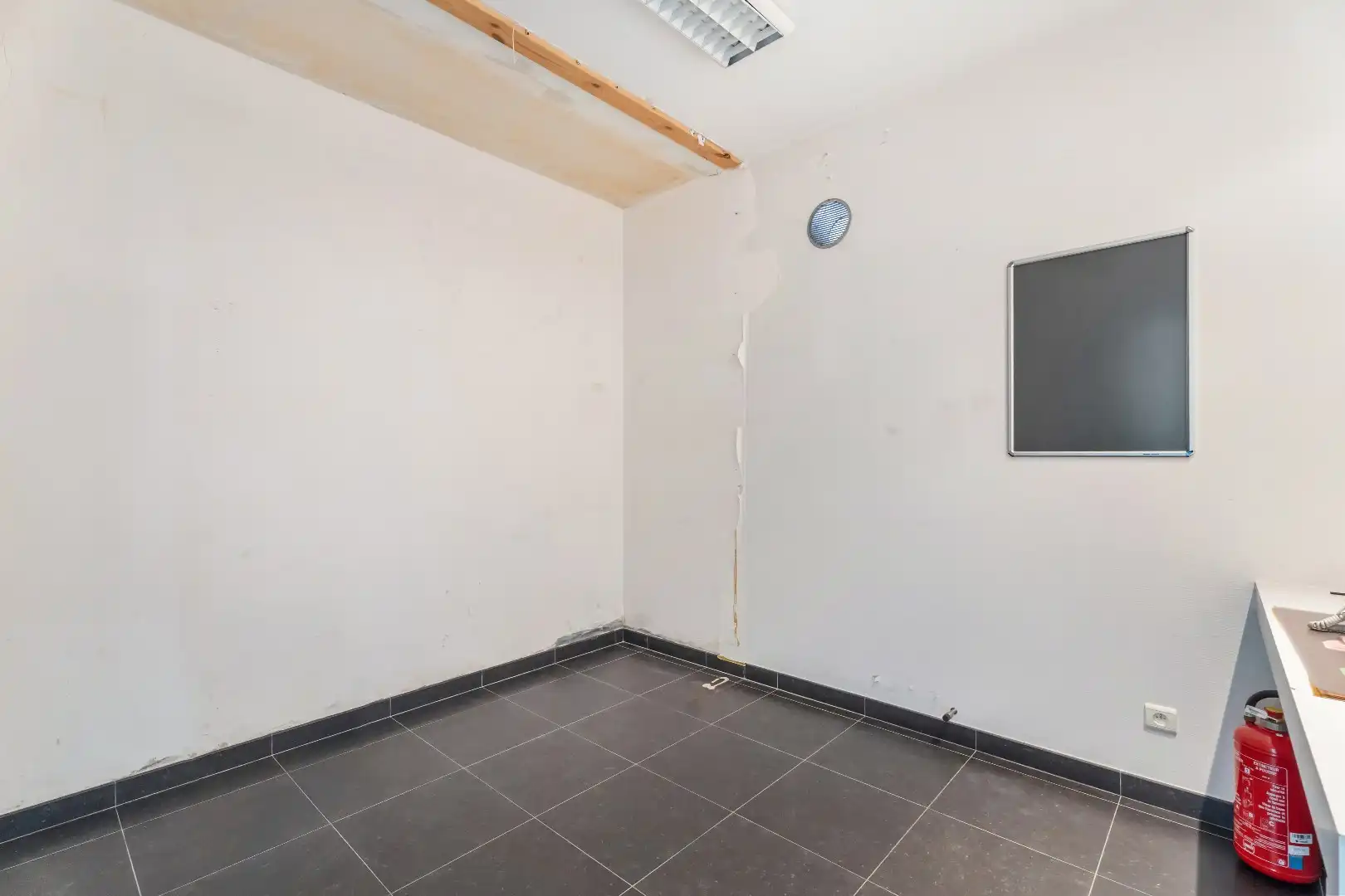 Centraal gelegen handels(woning) met garage op 369m² in Merkem! foto 7