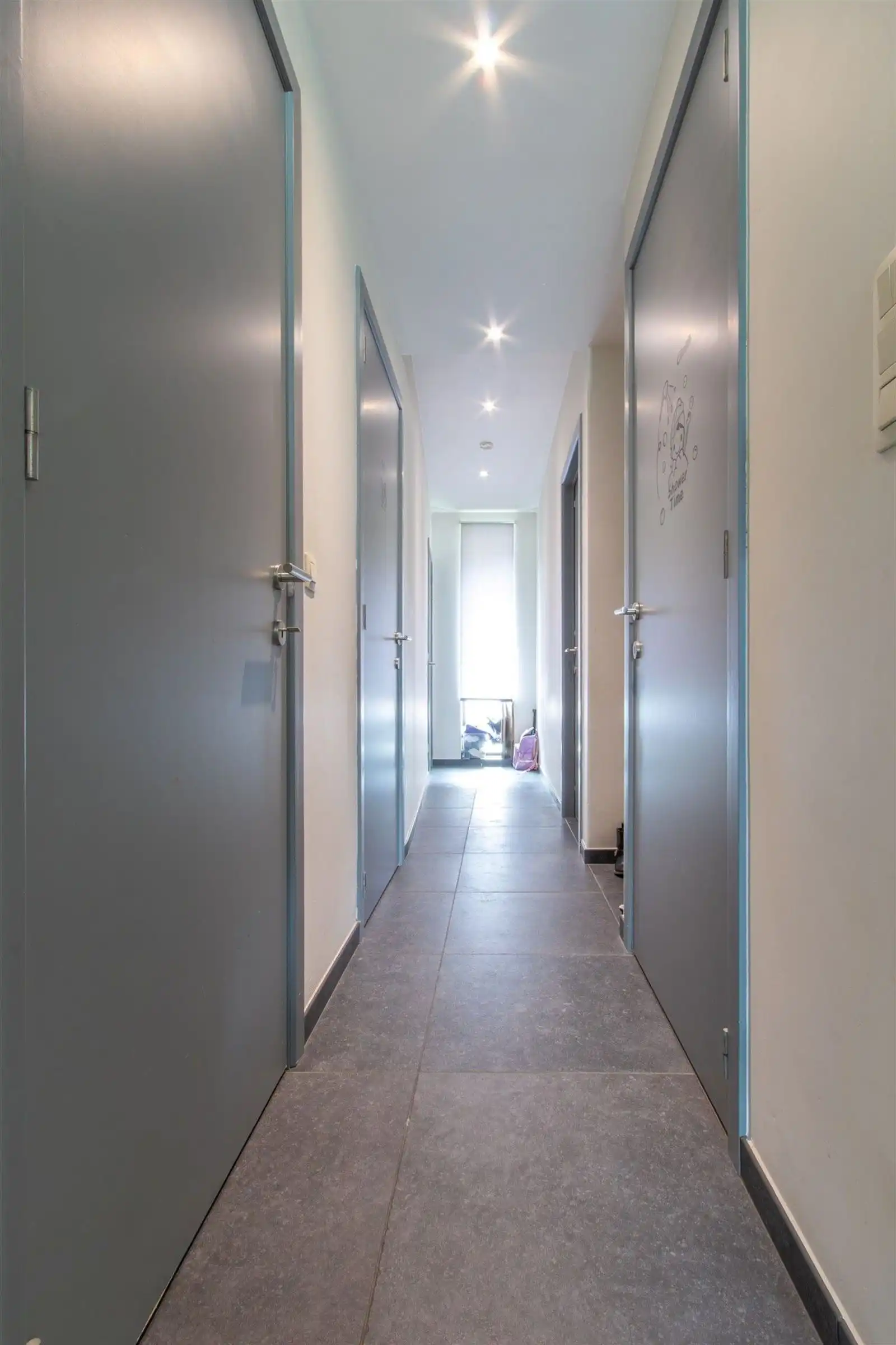 Recent appartement op gelijkvloerse verdieping met 2 slaapkamers, terras en tuin. foto 3